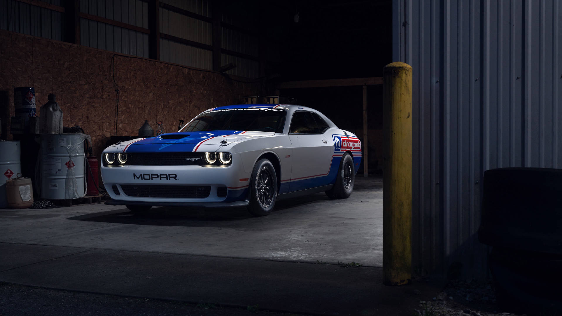 2021 Puting at Asul na Dodge Challenger Wallpaper