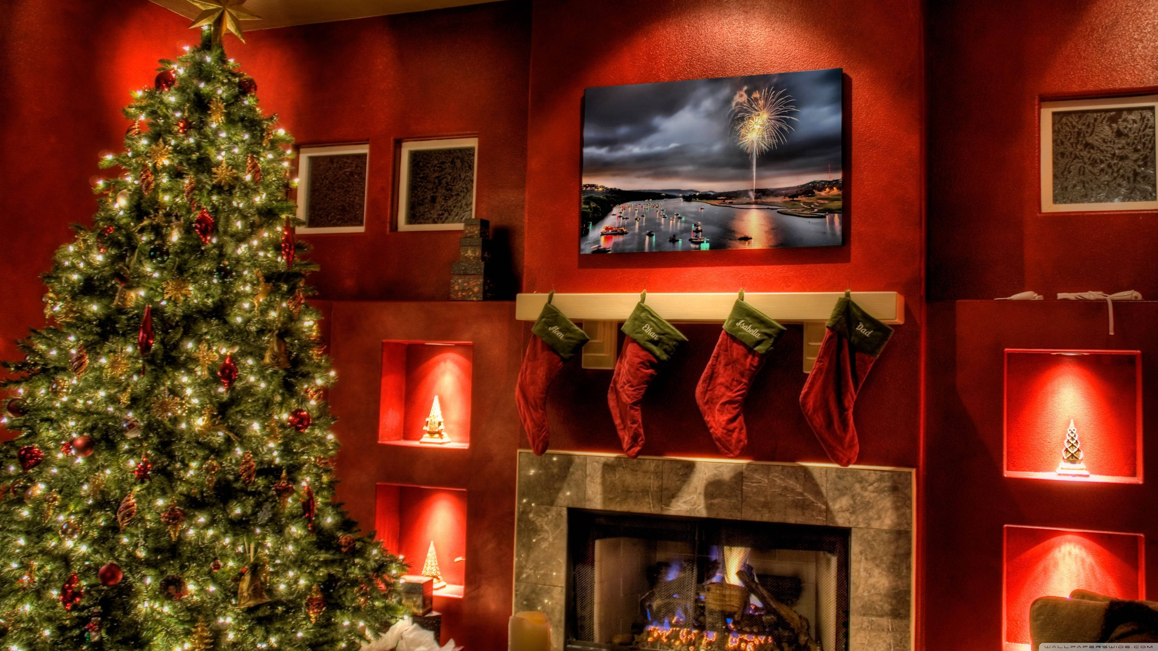 4K Ultra HD na Puno ng Pasko na may Apuyan Wallpaper