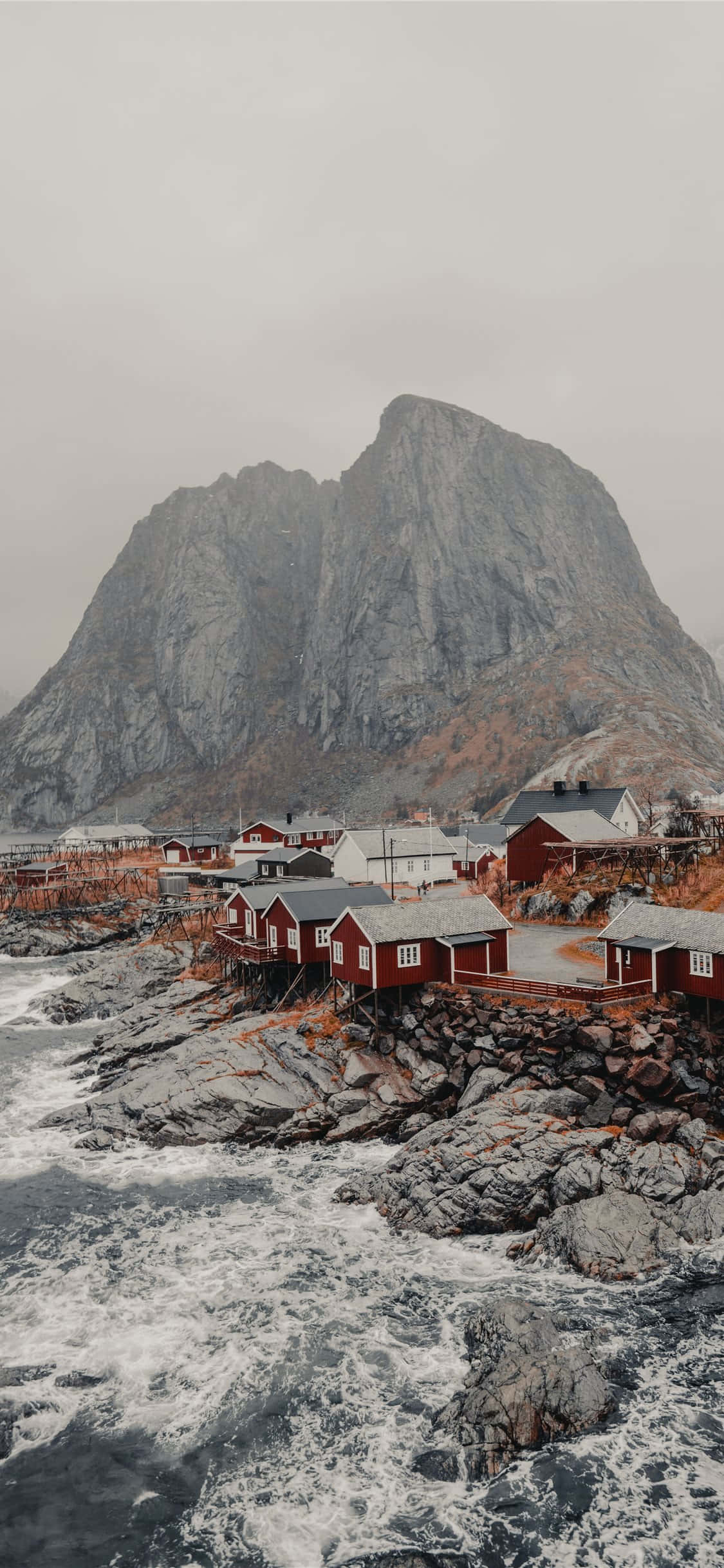 "Isang magandang tanawin ng paglubog ng araw ng Sogn og Fjordane fjords sa Norway." Wallpaper