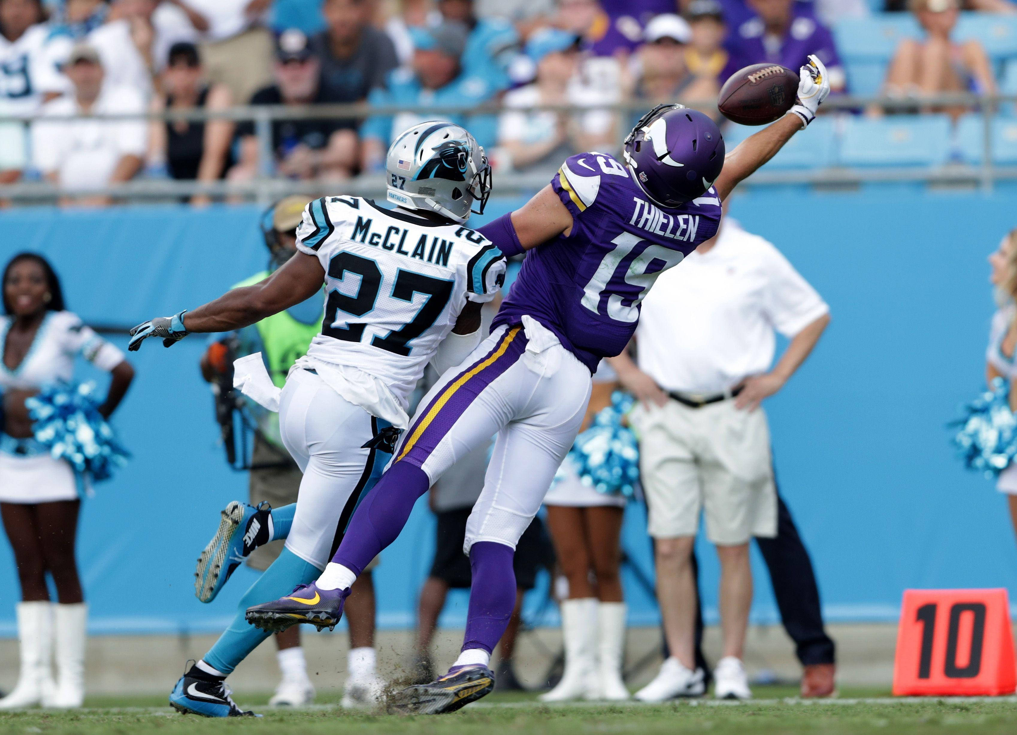 Adam Thielen Kahanga-hangang Reflexes Wallpaper