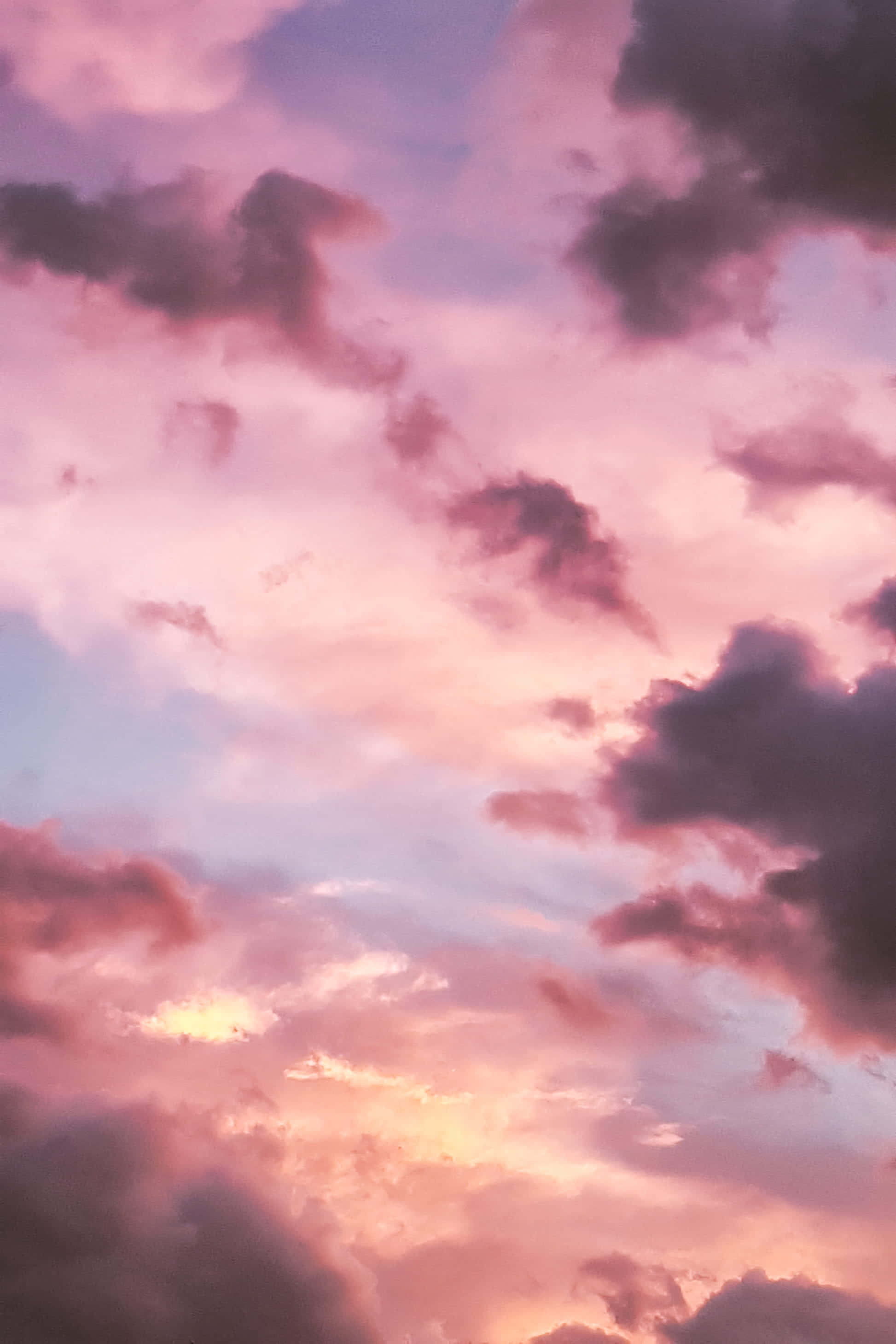 Aesthetic Clouds: Isang Kalangitan na Puno ng Katahimikan Wallpaper