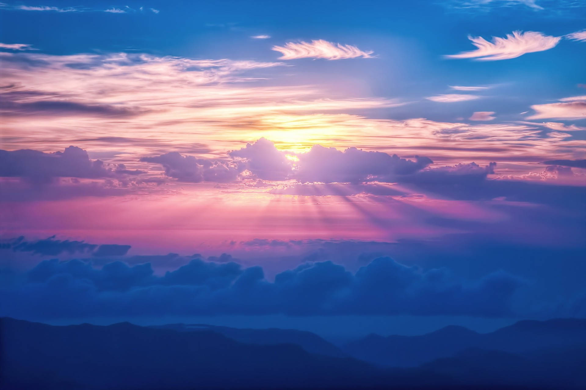 Aesthetic Clouds at Pink na Paglubog ng Araw Wallpaper