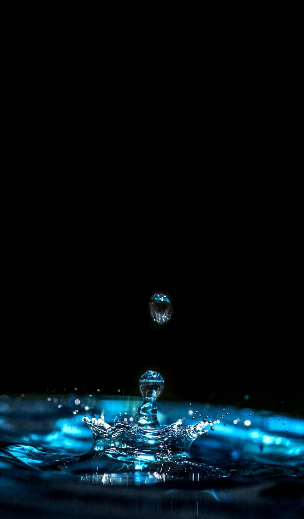 Aesthetic Dark Blue na Patak ng Tubig HD Wallpaper