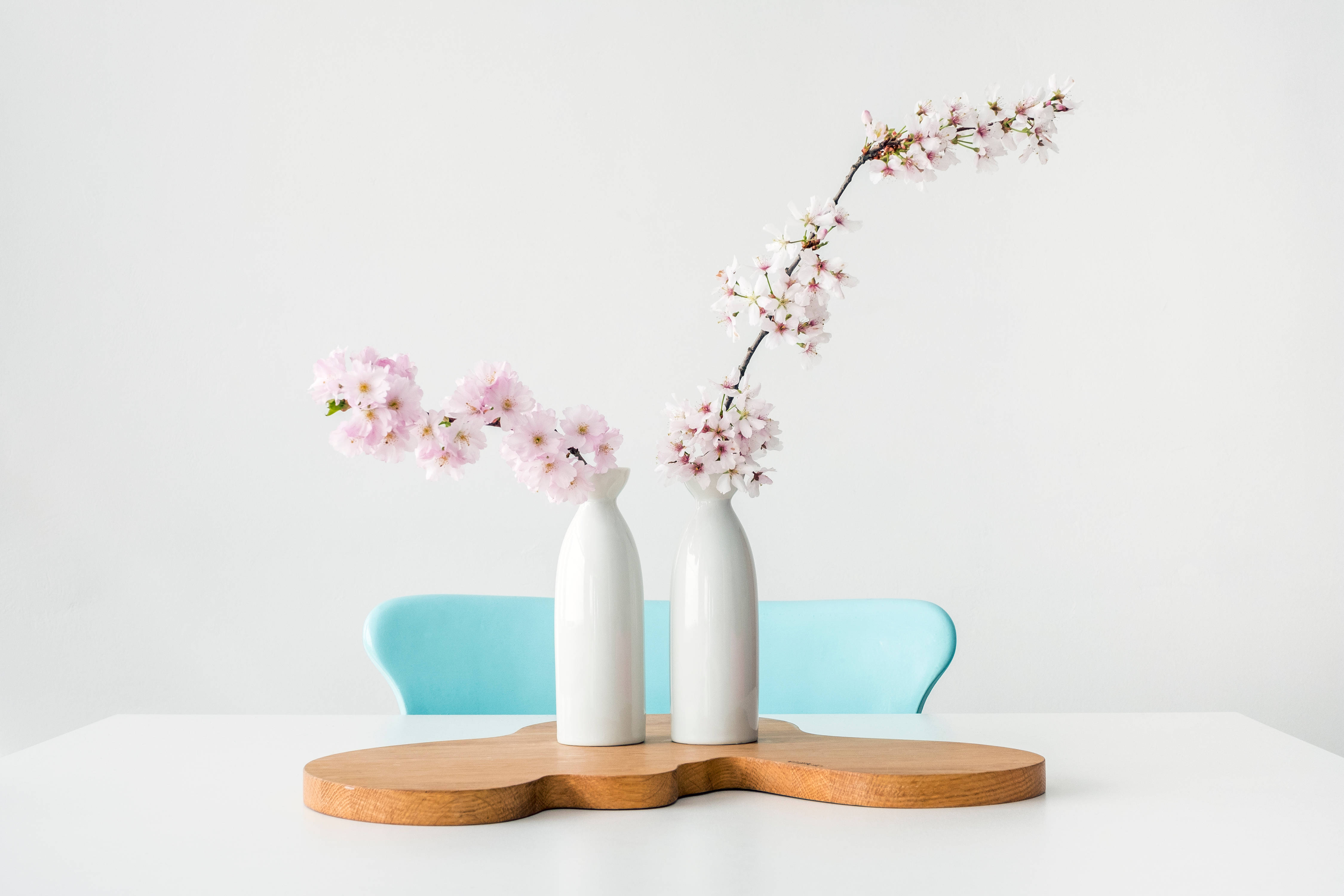 Aesthetic Minimalistang Pastel Goth Table Wallpaper