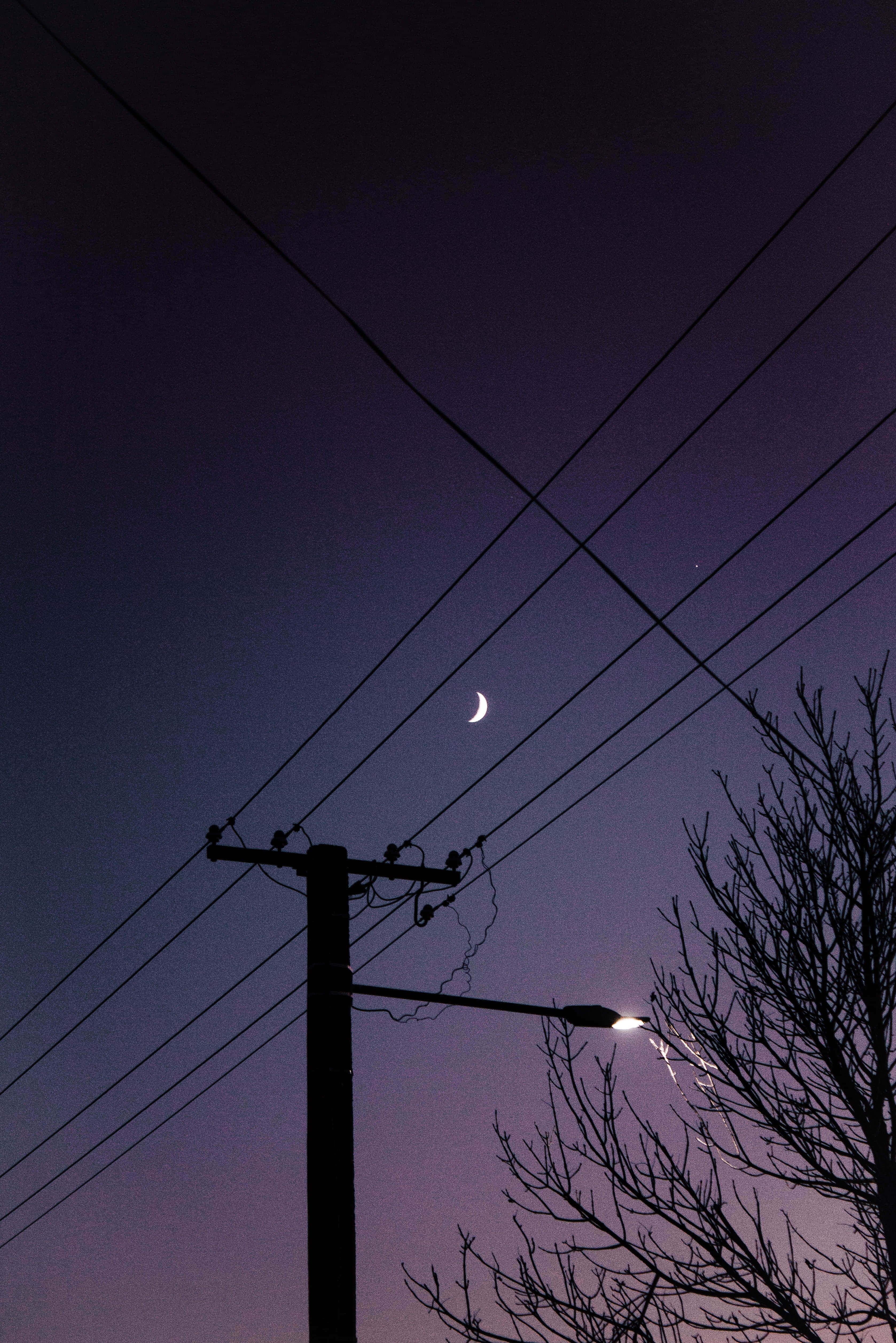Aesthetic na Ilaw sa Daan sa Gabi Wallpaper