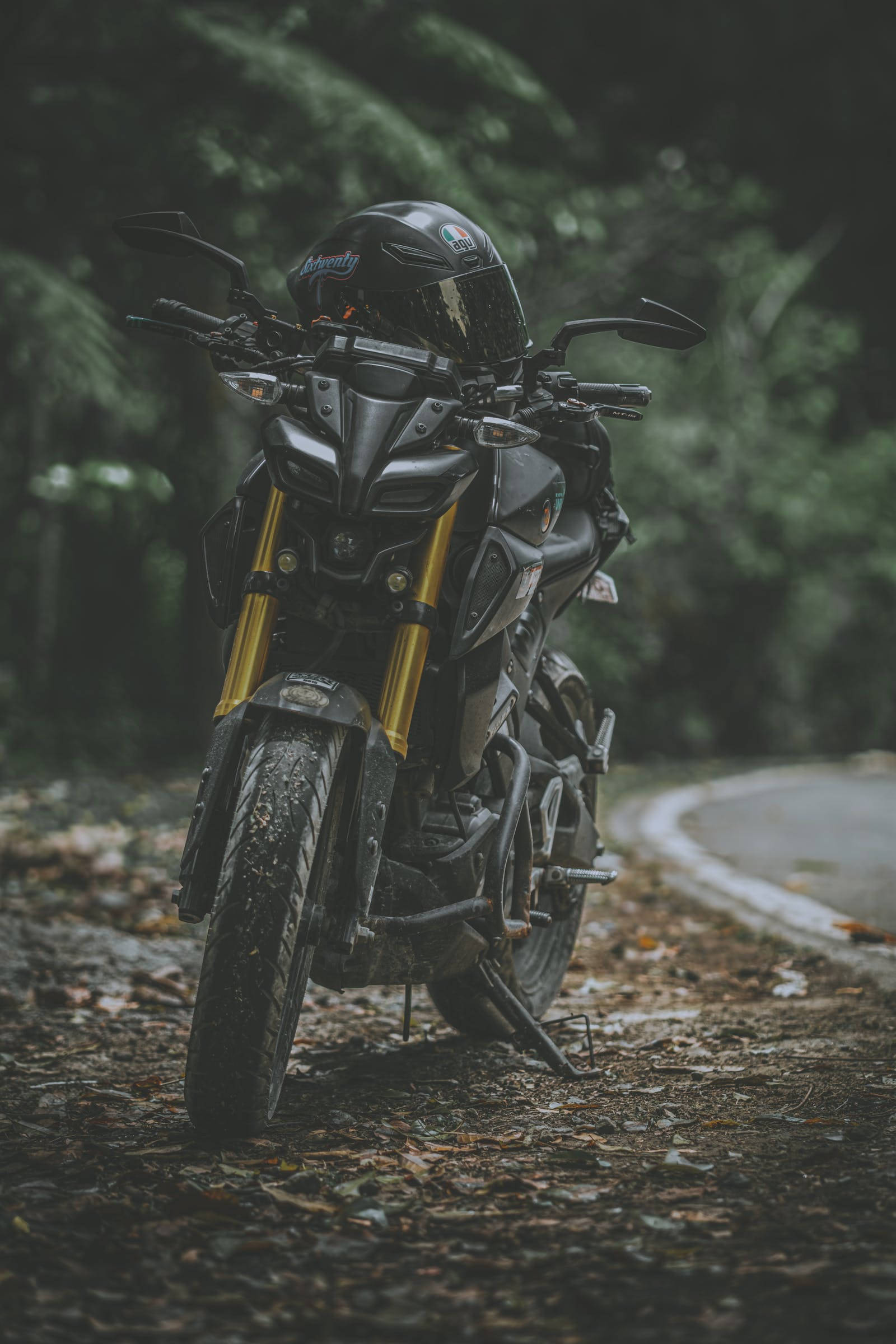 Aesthetic na Itim na Yamaha MT 15 na Motorsiklo Wallpaper