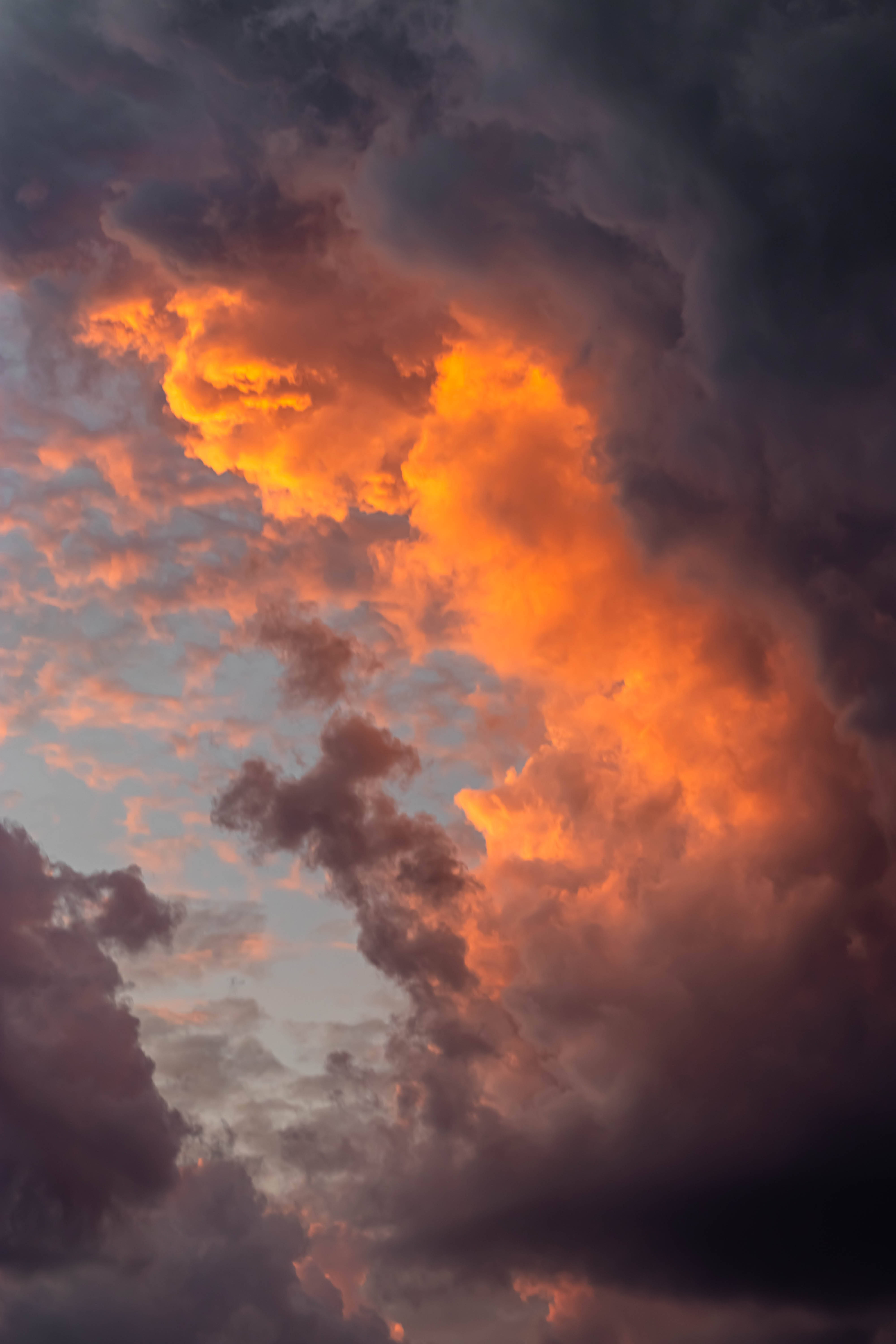 Aesthetic na Kalangitan at mga Ulap na Cumulonimbus Wallpaper