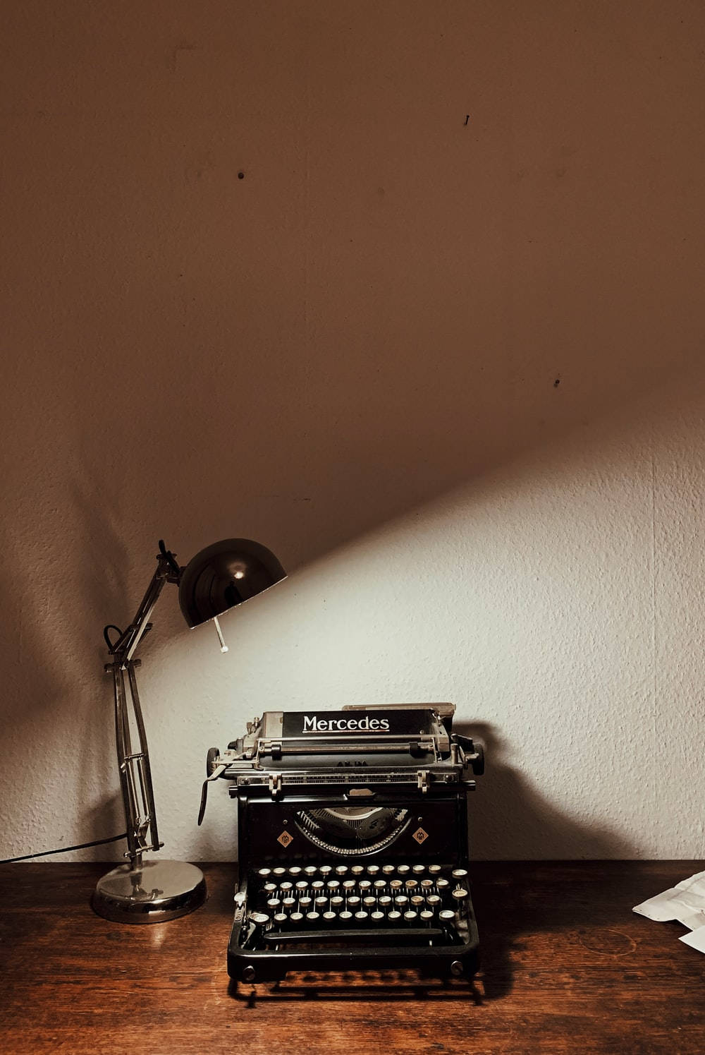 Aesthetic na Light Brown na Vintage Typewriter Wallpaper