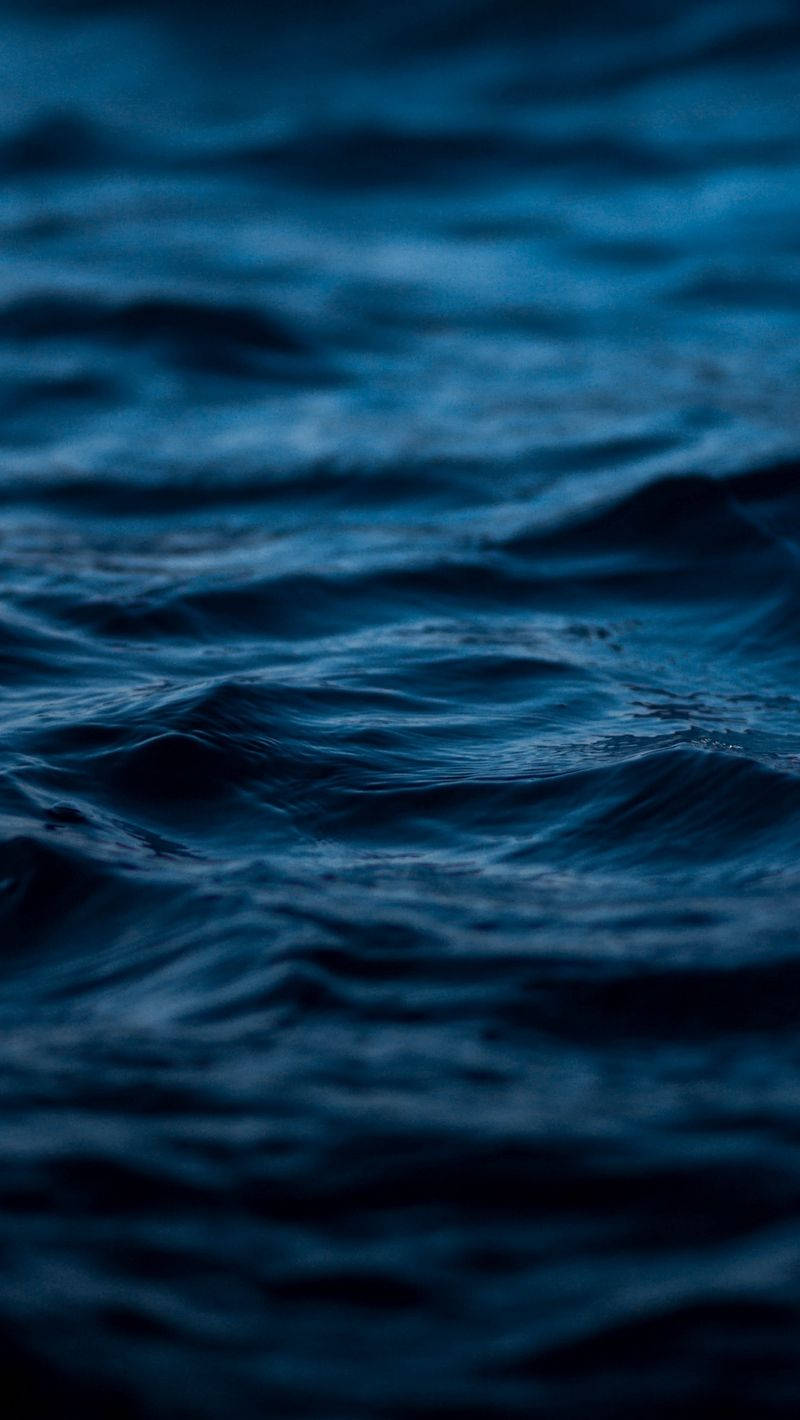 Aesthetic na Madilim na Asul na Alon ng Dagat HD Wallpaper