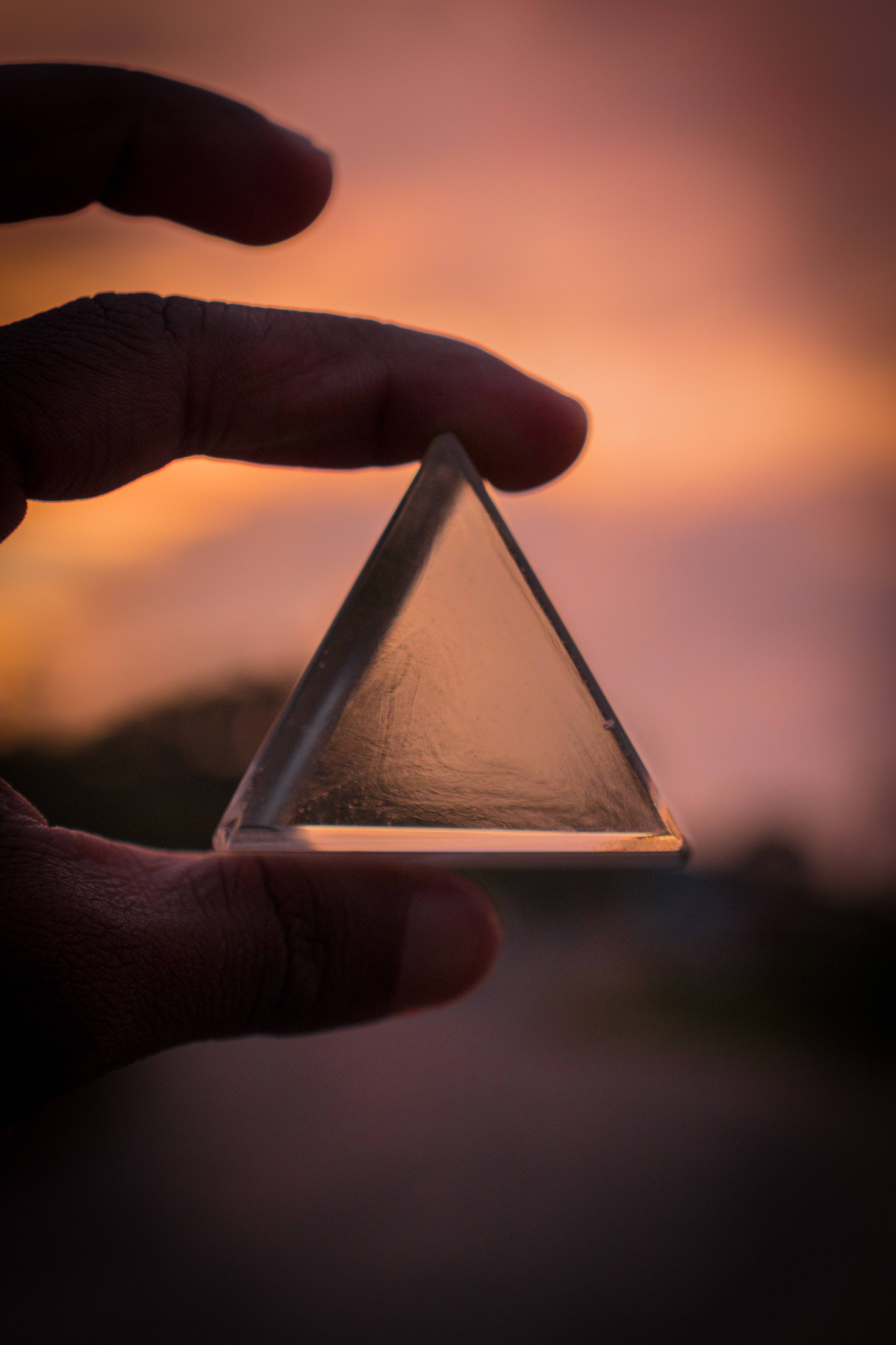 Aesthetic na Resin Triangle Wallpaper