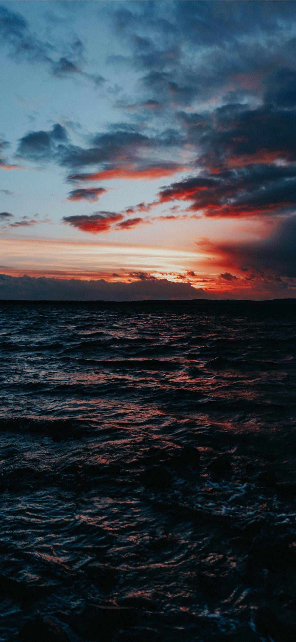 Aesthetic Ocean Vibe Para sa iPhone Wallpaper