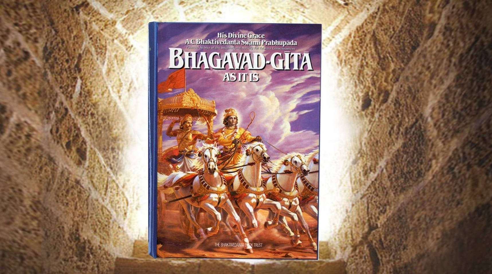 Aklat ng Bhagavad Gita sa Bato Wallpaper