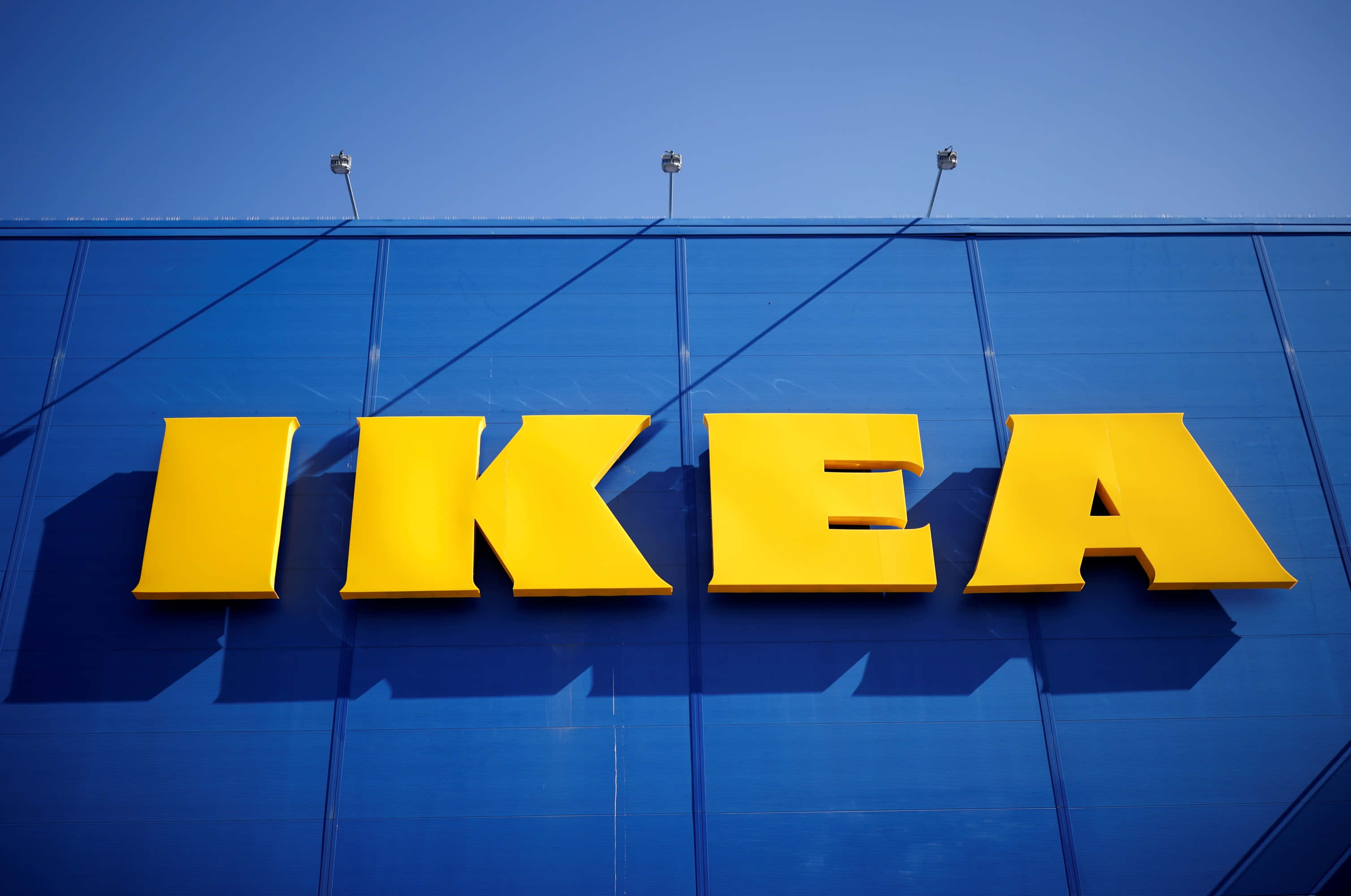 Ang bagong logo ng ikea ay nasa isang asul na gusali Wallpaper