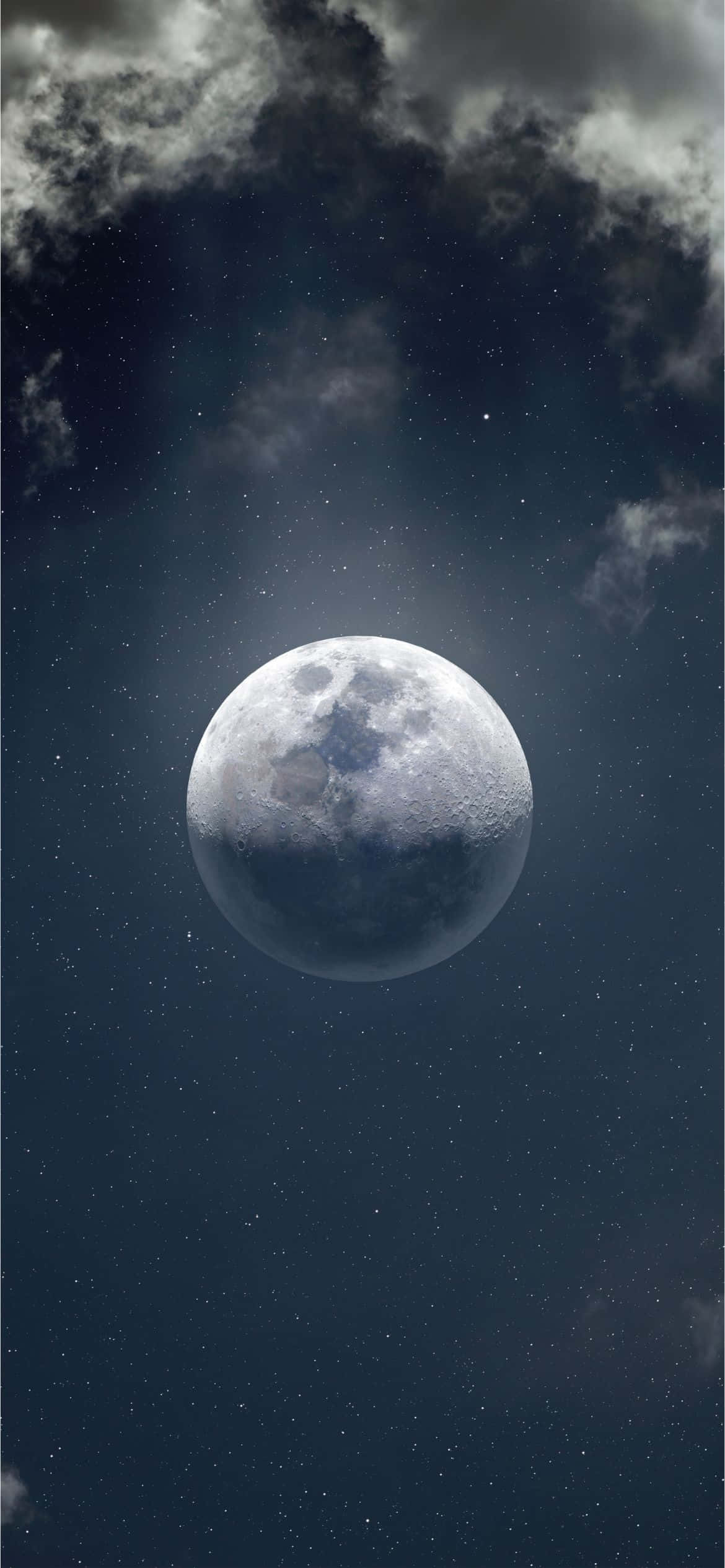 ang buwan ay nakikita sa pamamagitan ng mga ulap Wallpaper