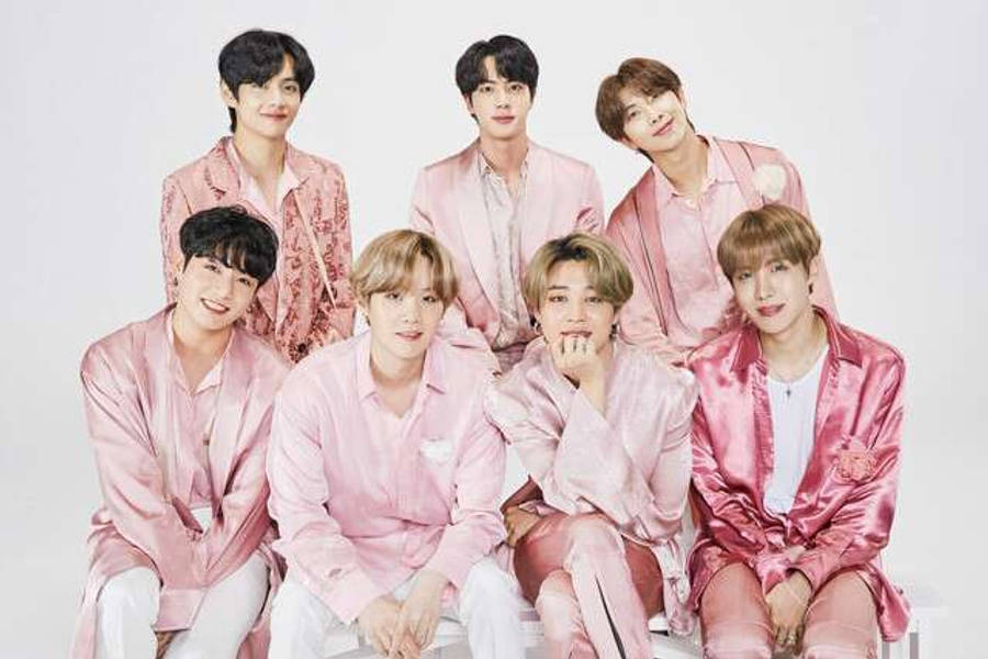 Ang Cute na Grupo ng BTS na Nakasuot ng Pink na Silk Suits Wallpaper