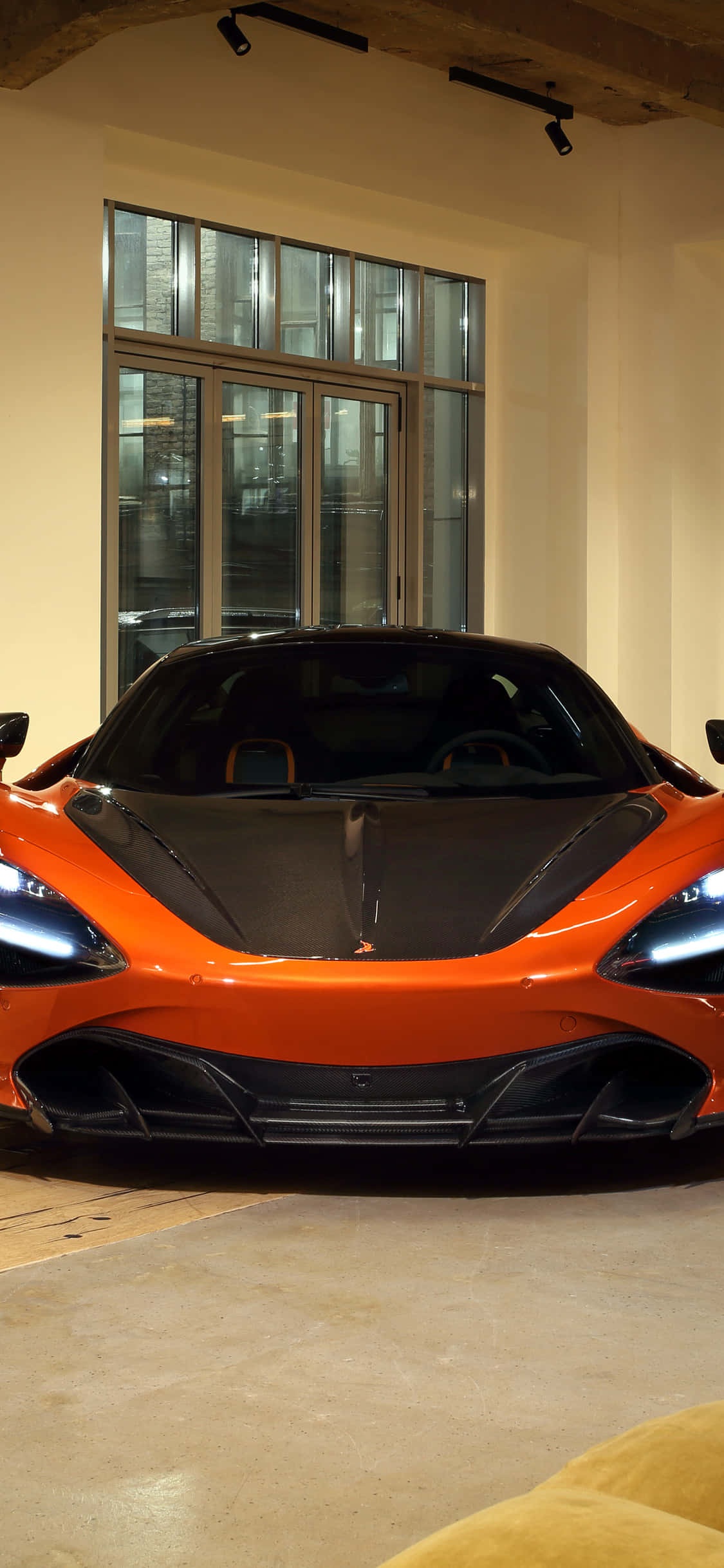 Ang Epikong Kapangyarihan ng Estilo: ang iPhone Xs Mclaren 720s Wallpaper