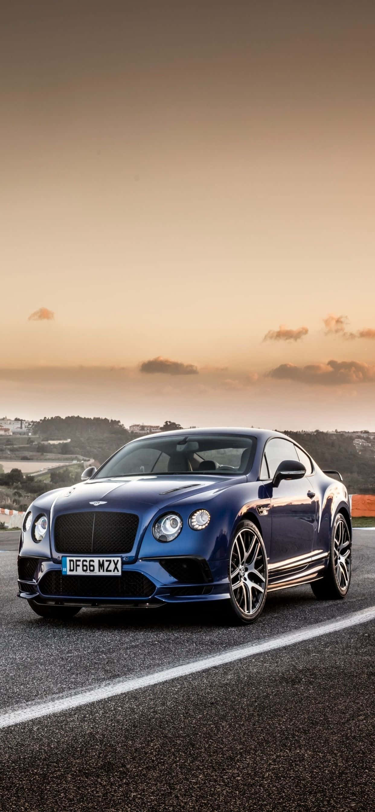 Ang epitome ng luxury bilang iyong background wallpaper - iPhone XS Max na nagtatampok ng Bentley Wallpaper