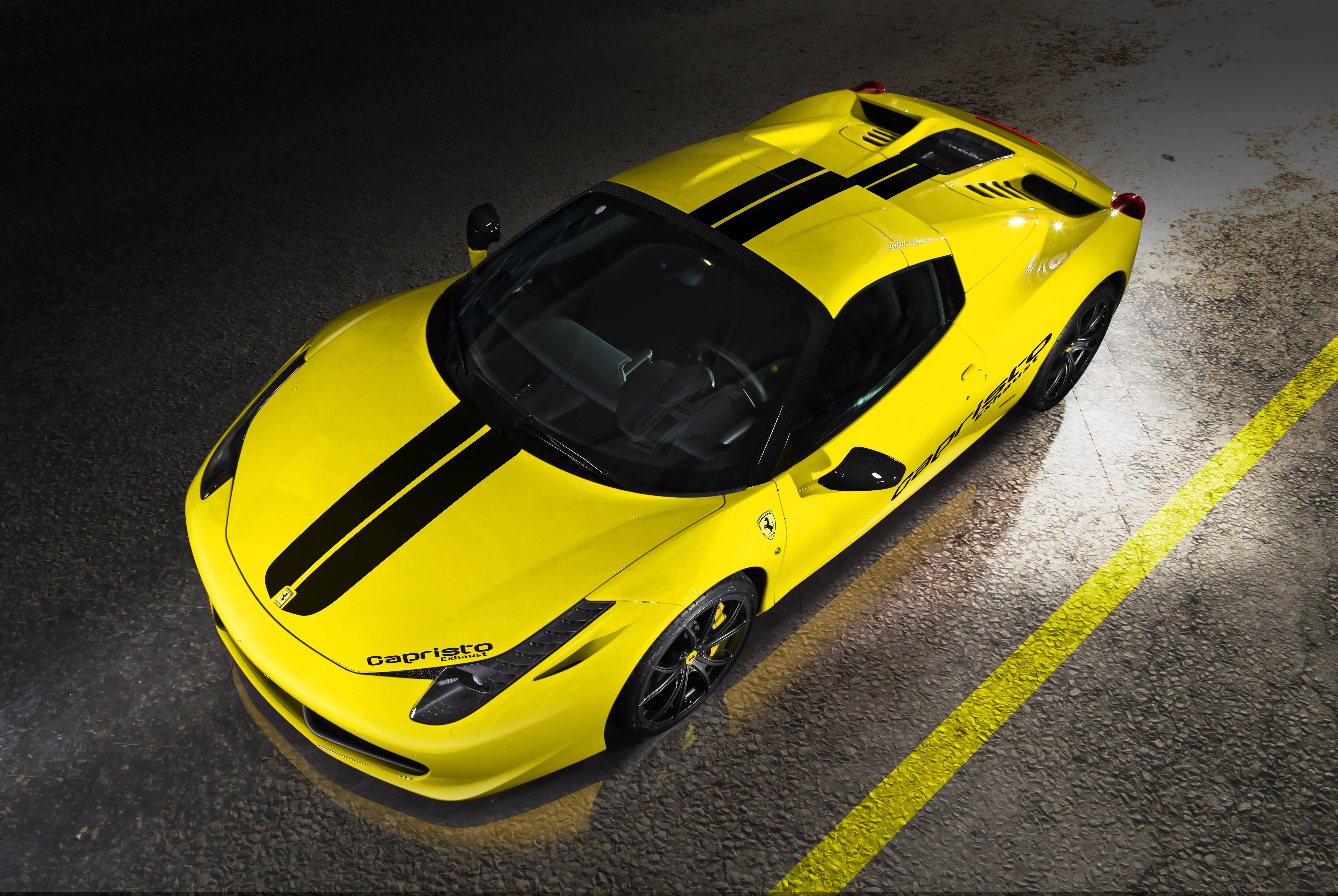 Ang Ferrari 458 Spider ay isang obra maestra ng sining at kapangyarihan sa paggalaw Wallpaper