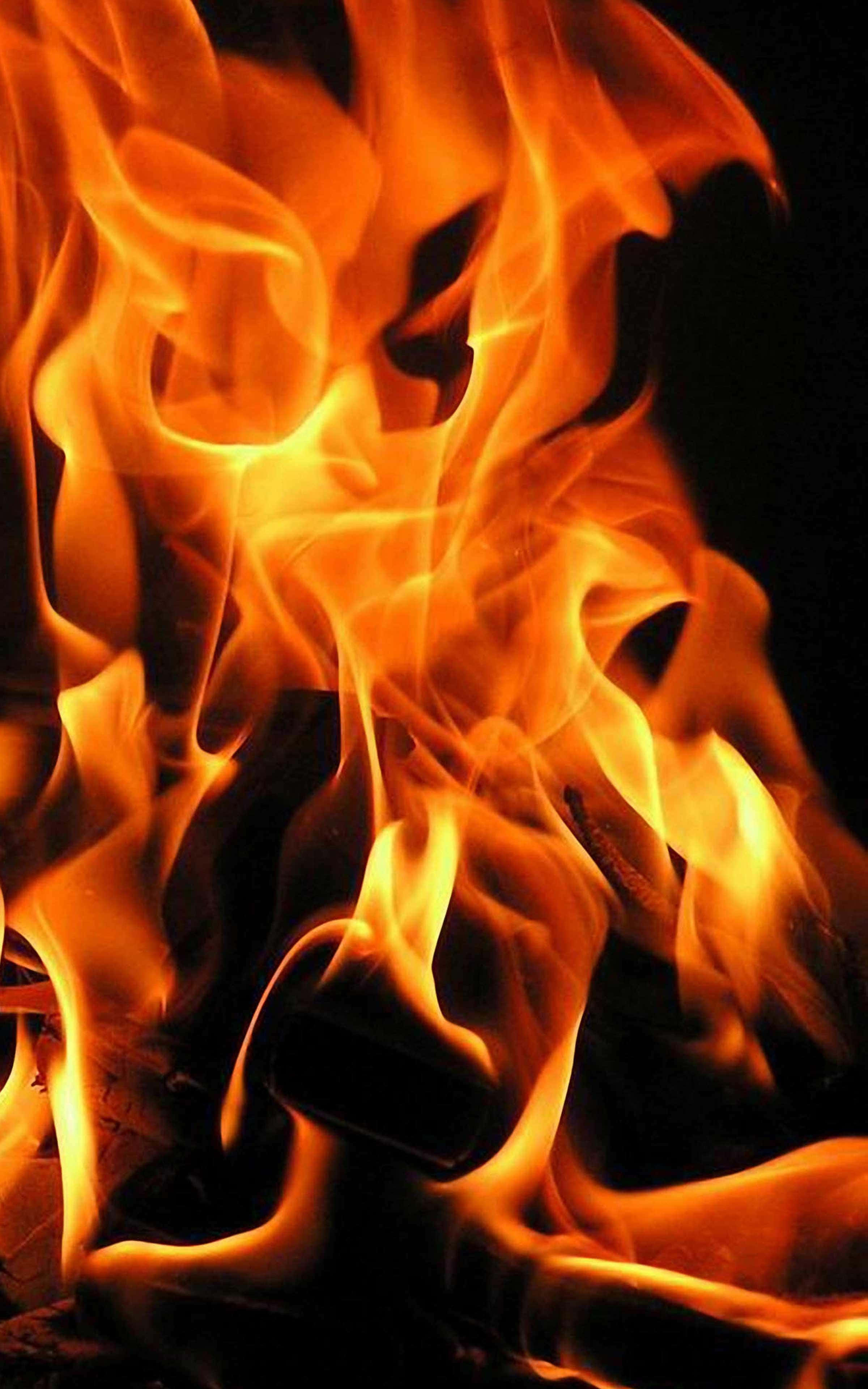 Ang init ng isang Malamig na Apoy Wallpaper