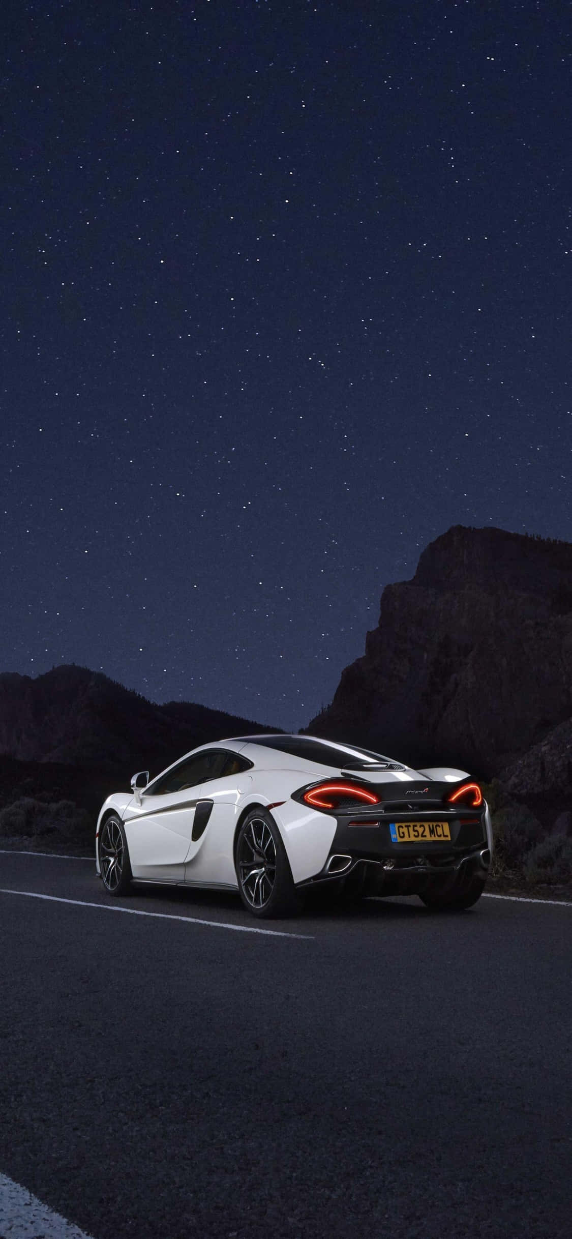 Ang iPhone Xs at ang Mclaren 720s ay ang perpektong kombinasyon ng kapangyarihan at elegansa. Wallpaper
