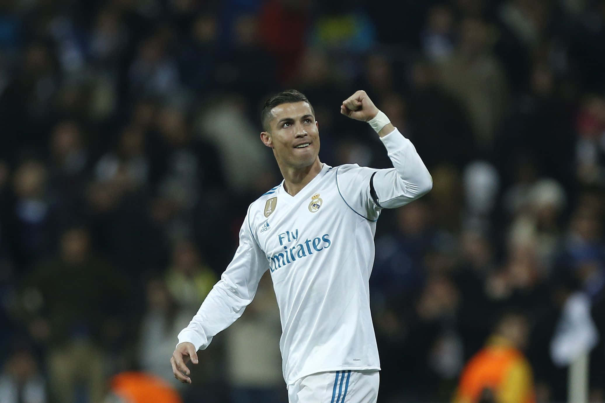 Ang Maalamat na si Cristiano Ronaldo sa Aksyon Wallpaper