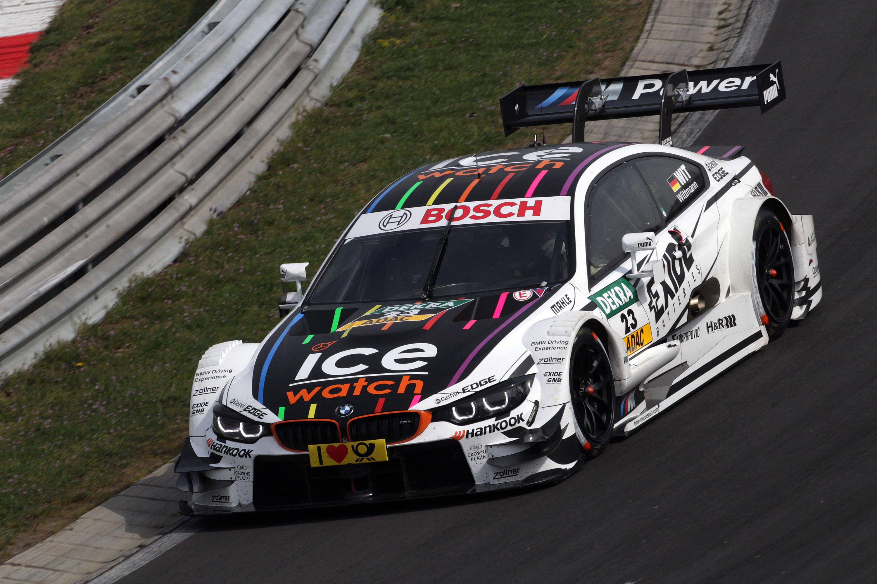 Ang Makinis at Maliksi na BMW M4 DTM na Kotse Wallpaper