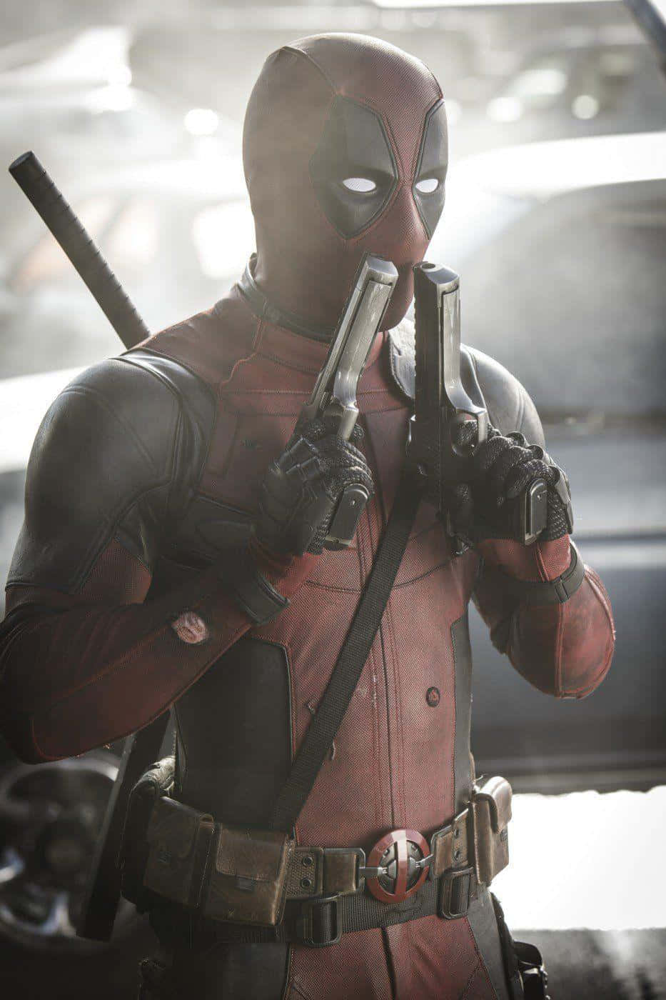 Ang Merc na may Bibig ay Bumalik - Deadpool 2 Movie Poster Wallpaper