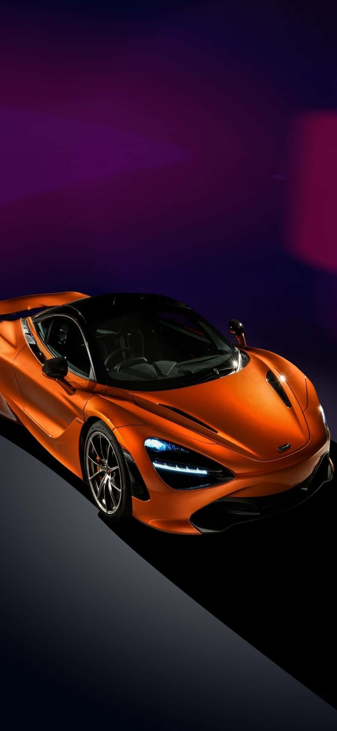 Ang Nakakabiglang Kombinasyon ng iPhone Xs at McLaren 720s Wallpaper