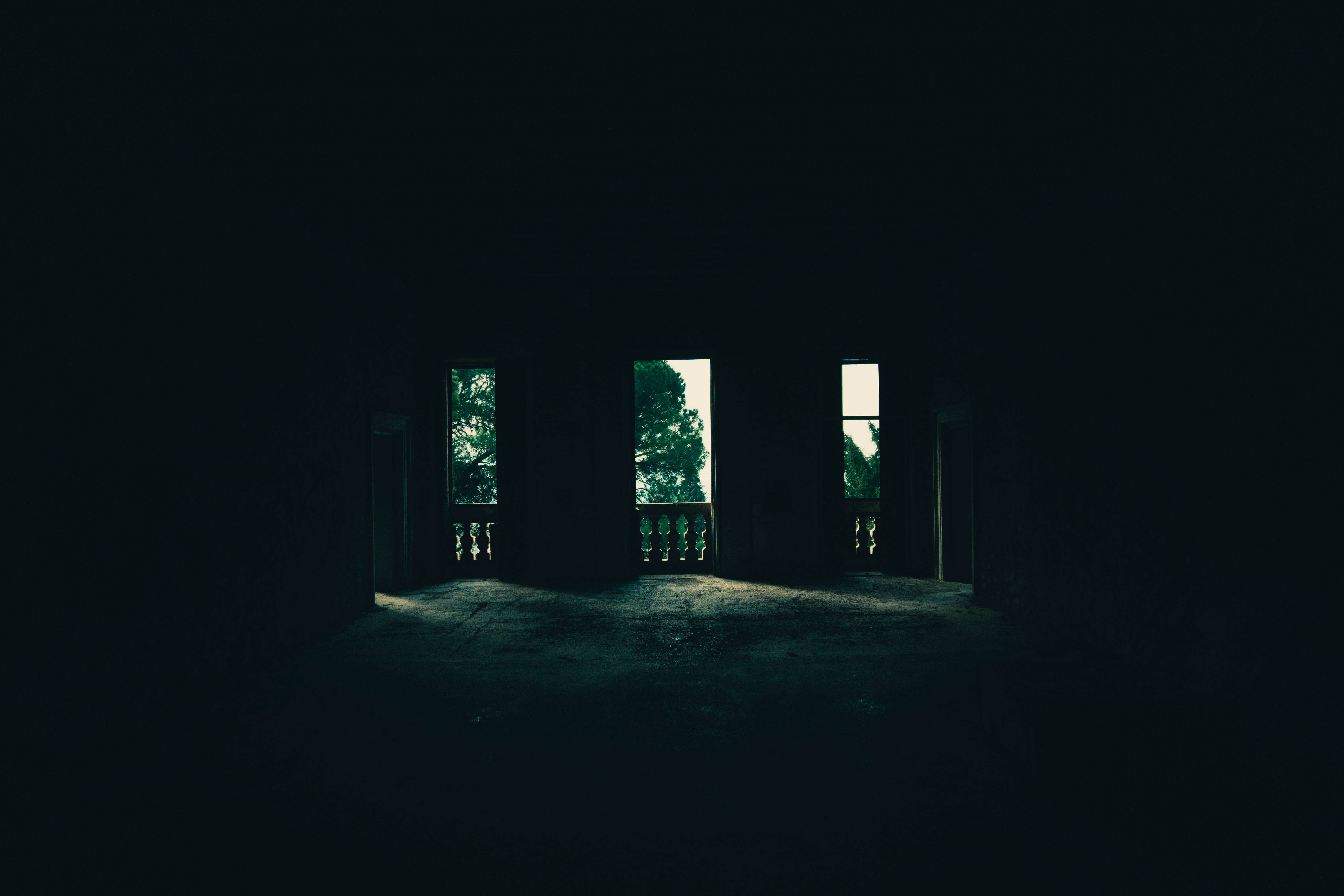 Ang Nakakatakot na Madilim na Bahay Wallpaper