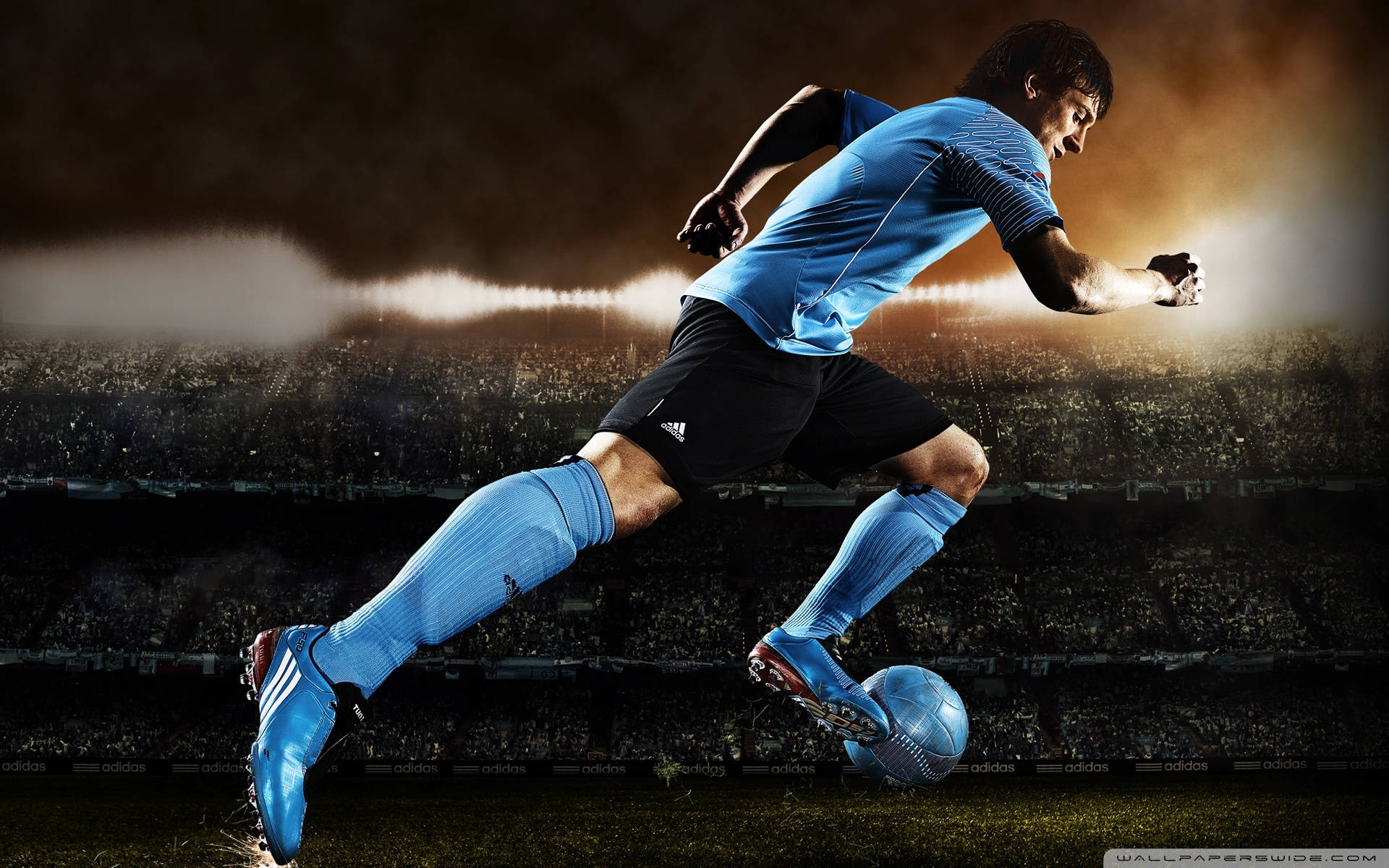 Ang signature celebration ni Messi - isang sprint at double fist pump Wallpaper