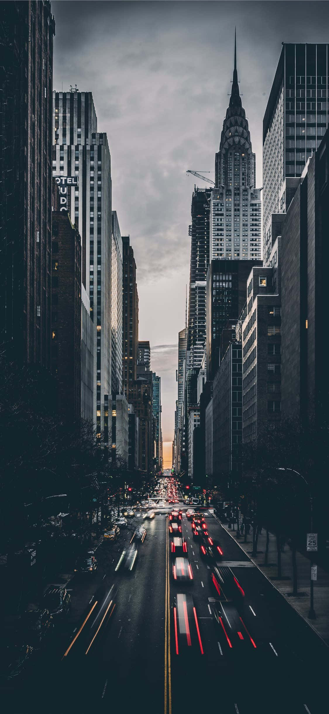 Ang street art ay nabubuhay sa masiglang urban landscape. Wallpaper