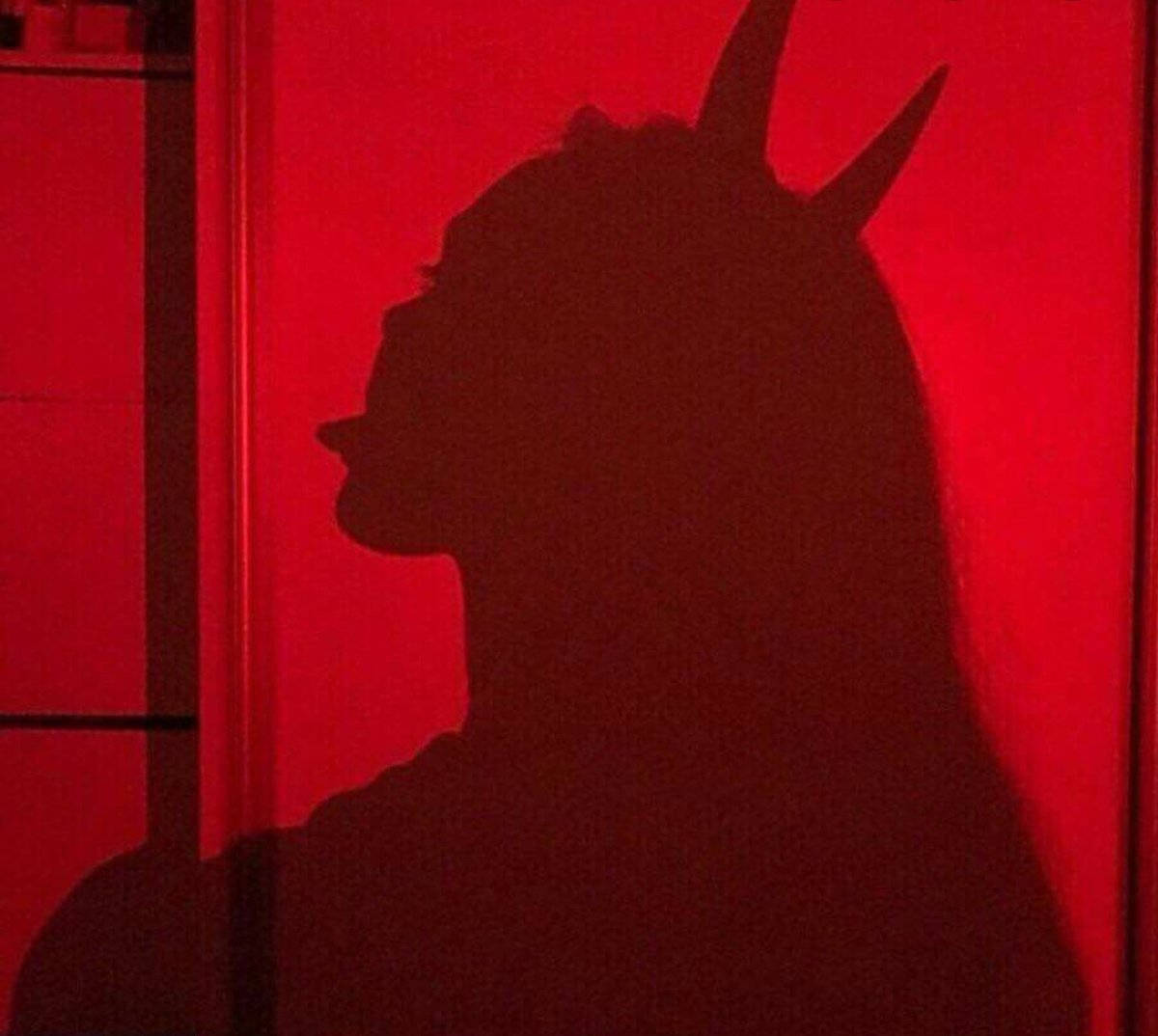 Anime na Demon Girl na Anino na Edgy Pfp Wallpaper