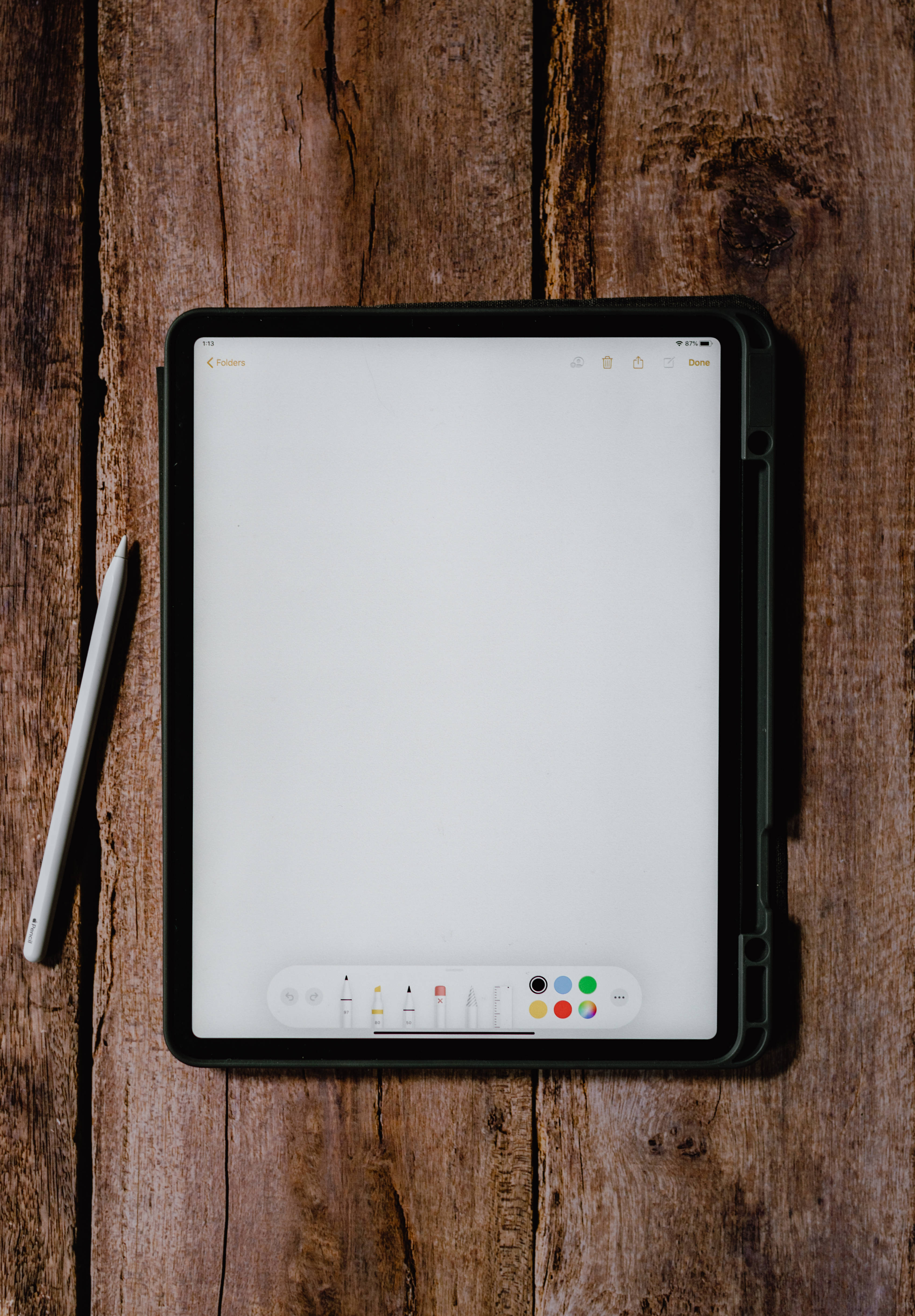 Apple iPad Pro na May Drawing App Wallpaper