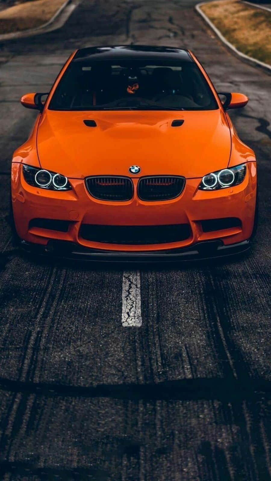 Astig na Kulay Kahel na BMW Wallpaper