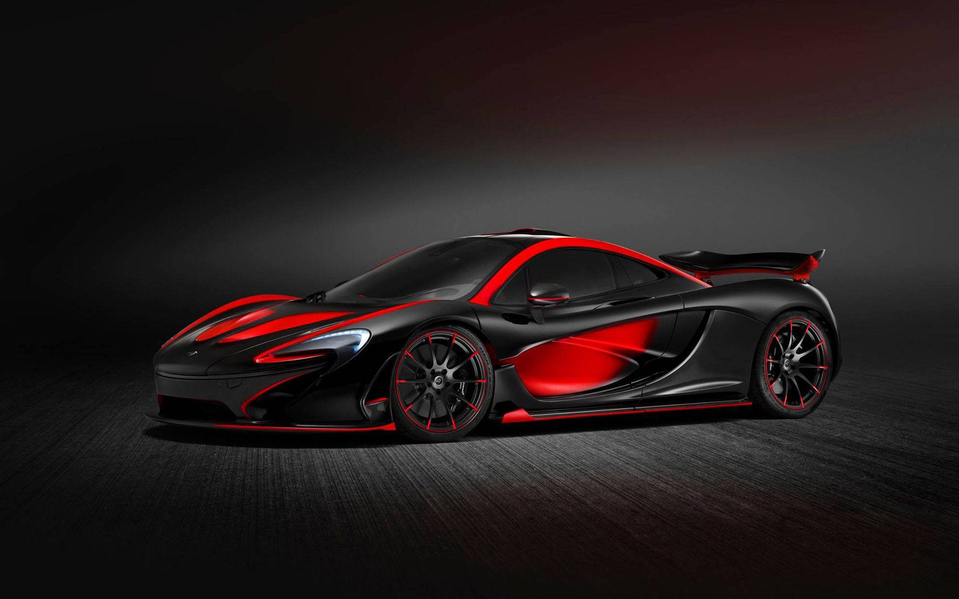 Astig na Pula Itim Kulay-abo na McLaren P1 na Kotse Wallpaper