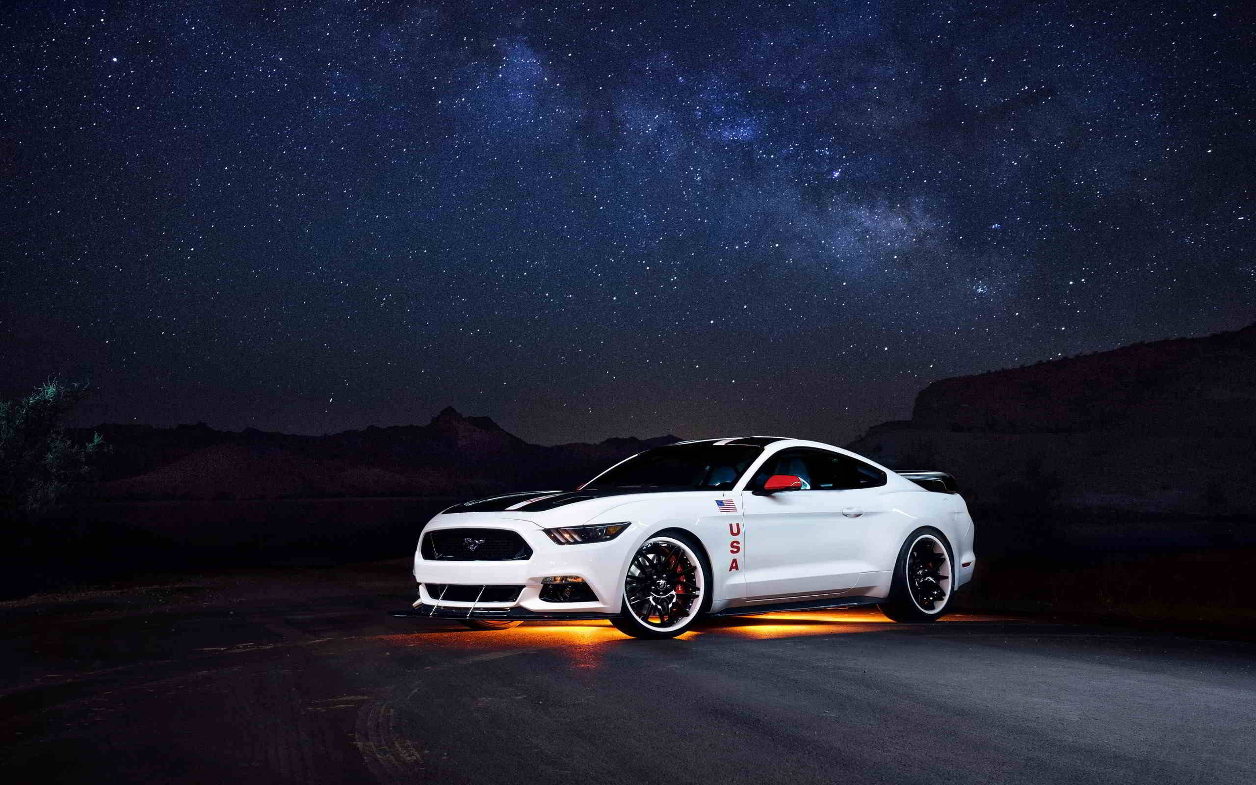 Astig na Puting Ford Mustang Wallpaper