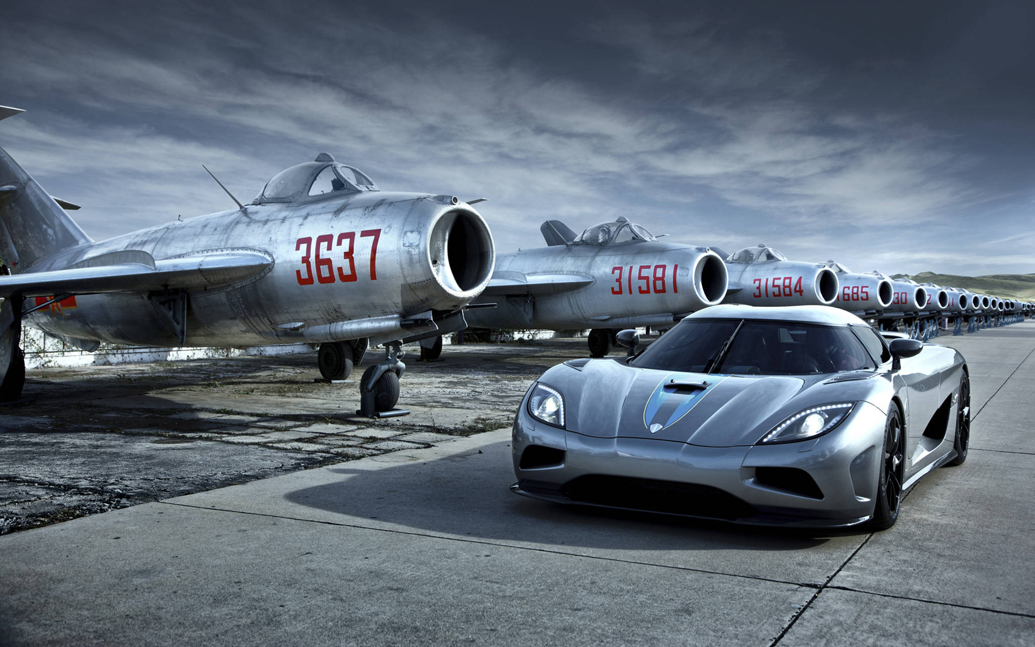 Astig na Sasakyan Koenigsegg Gray Wallpaper