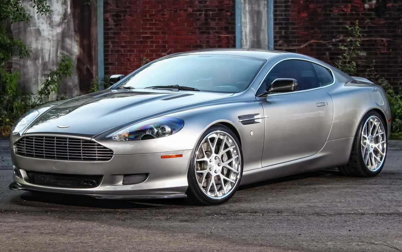 Aston Martin DB9 - Perpektong Timpla ng Lakas at Disenyo Wallpaper