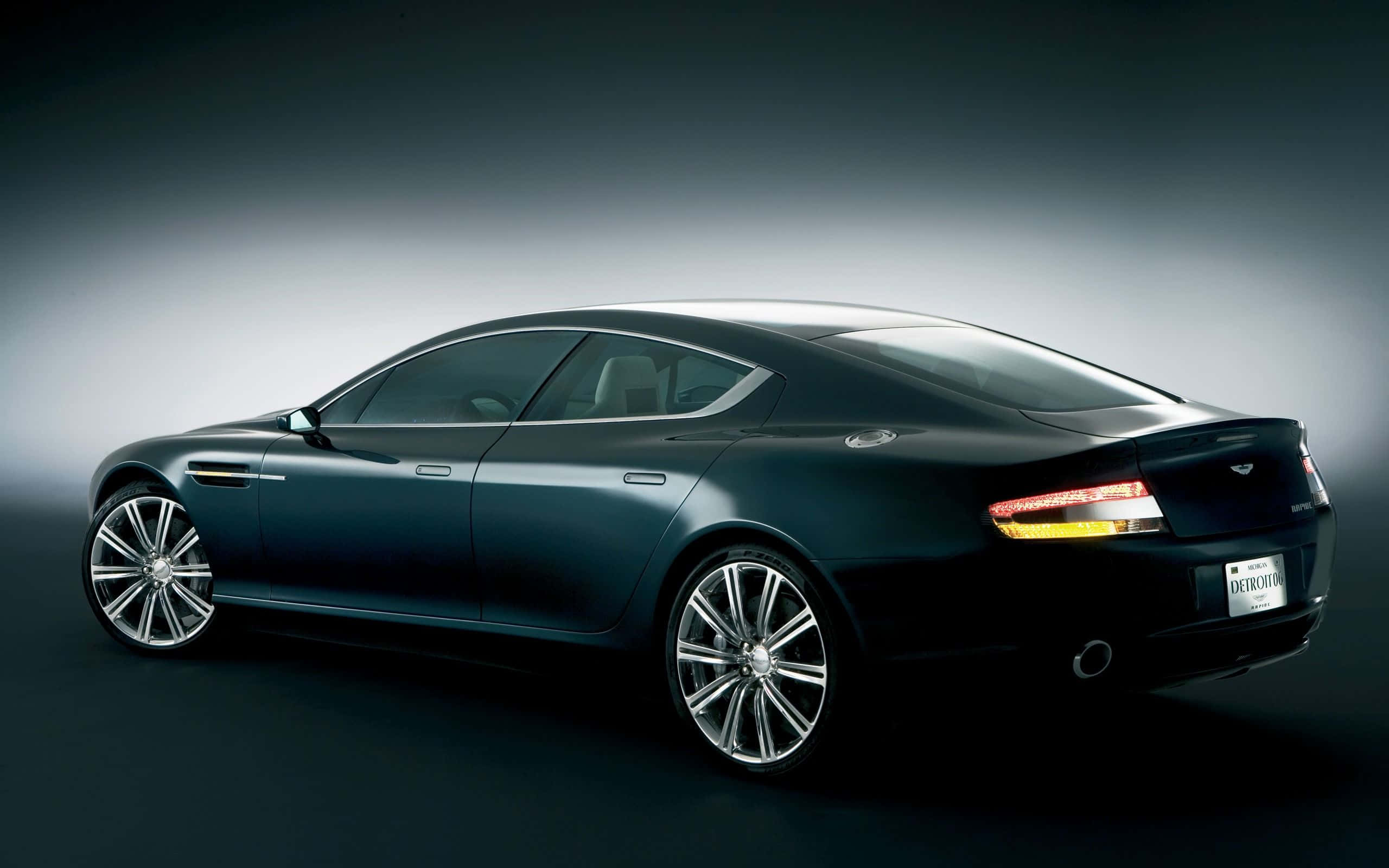 Aston Martin Rapide S - Luho at Pagganap Wallpaper