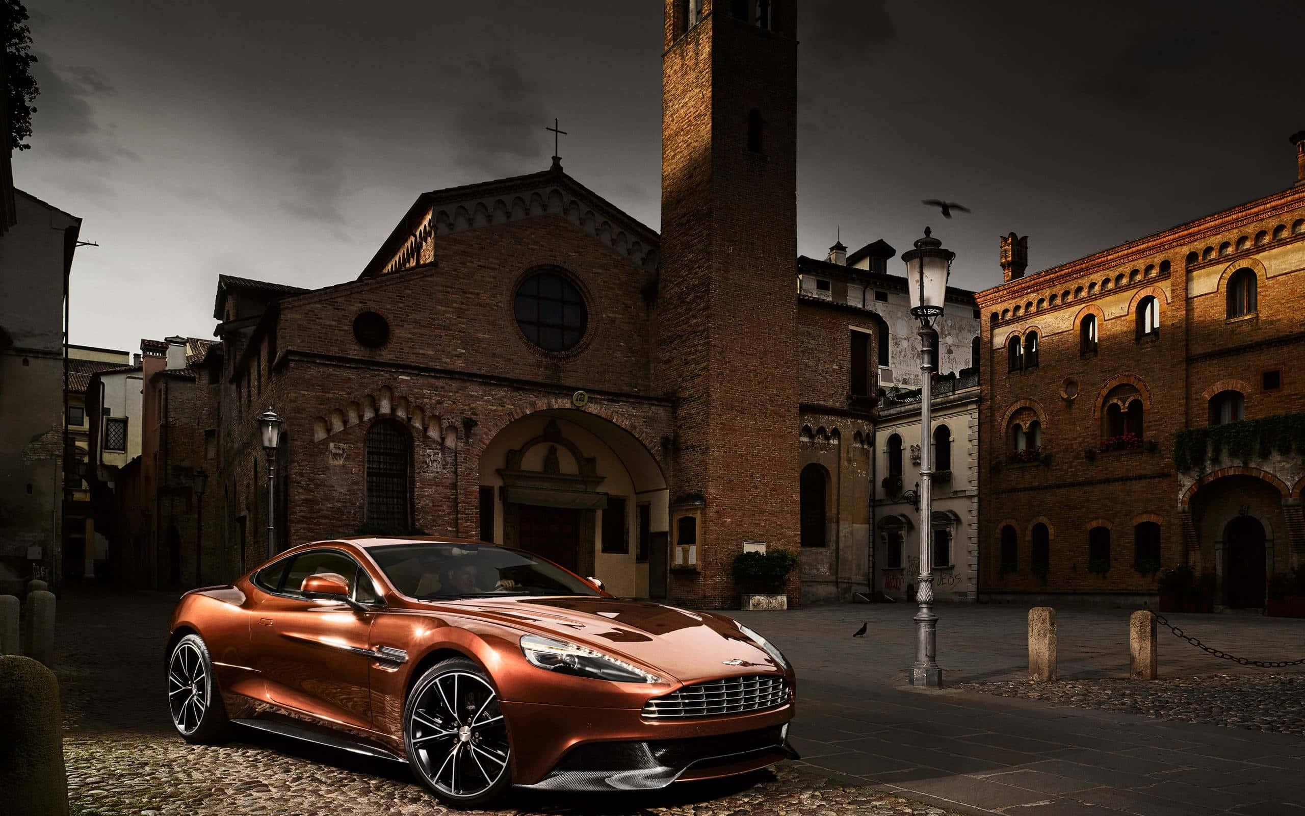 Aston Martin Vanquish: Luxury at Kapangyarihan Wallpaper