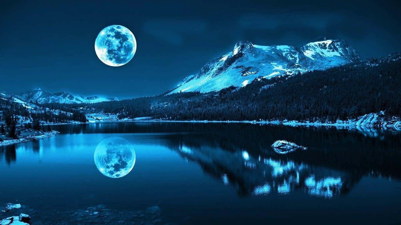 asul na buwan ay nasasalamin sa isang lawa Wallpaper