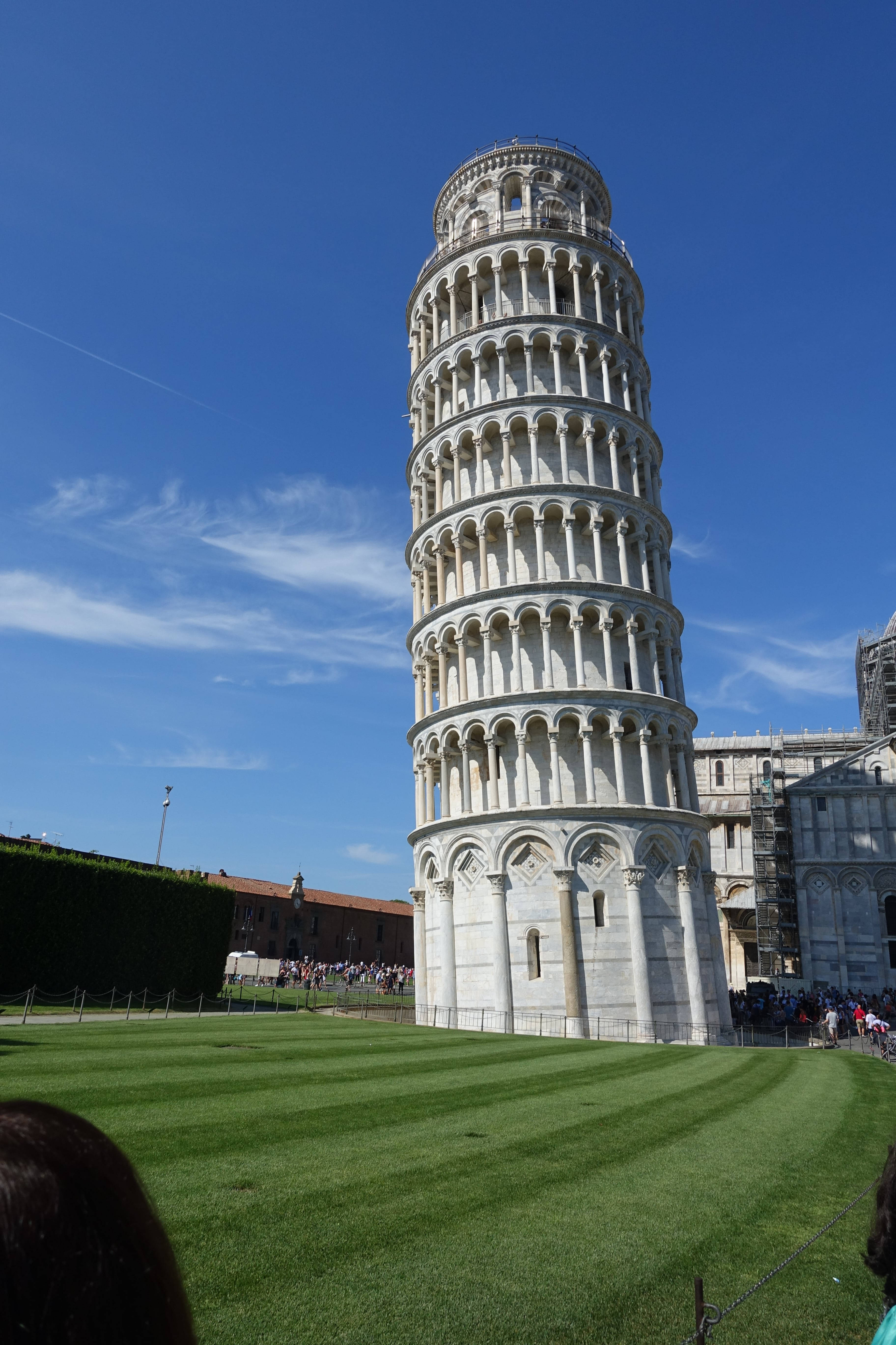 Kahanga-hangang Leaning Tower Of Pisa na Telepono Wallpaper