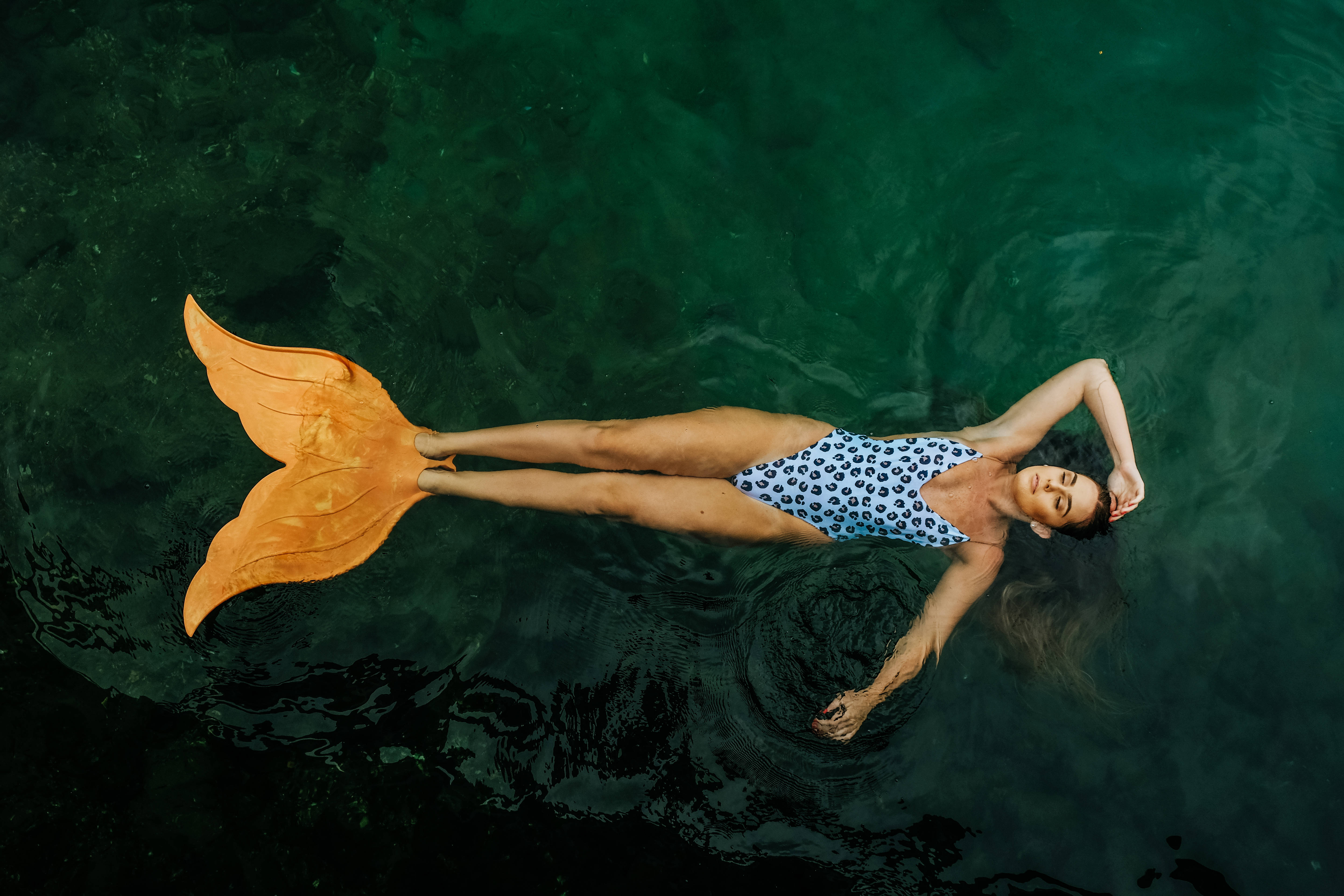 Babaeng Sirena na may Palikpik Wallpaper