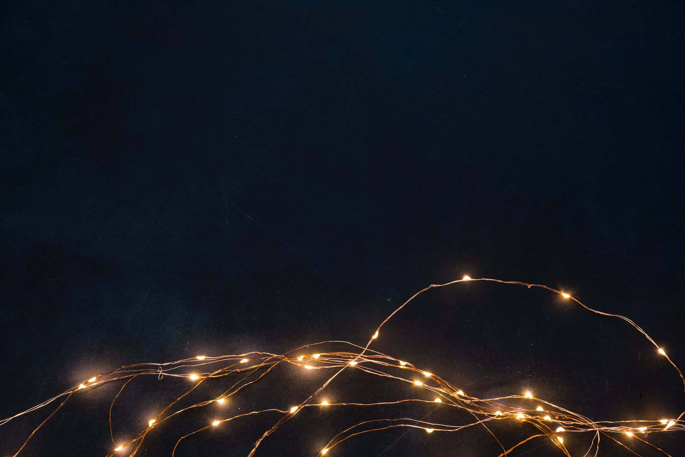Background ng Gold Sparkle Christmas Light Wallpaper