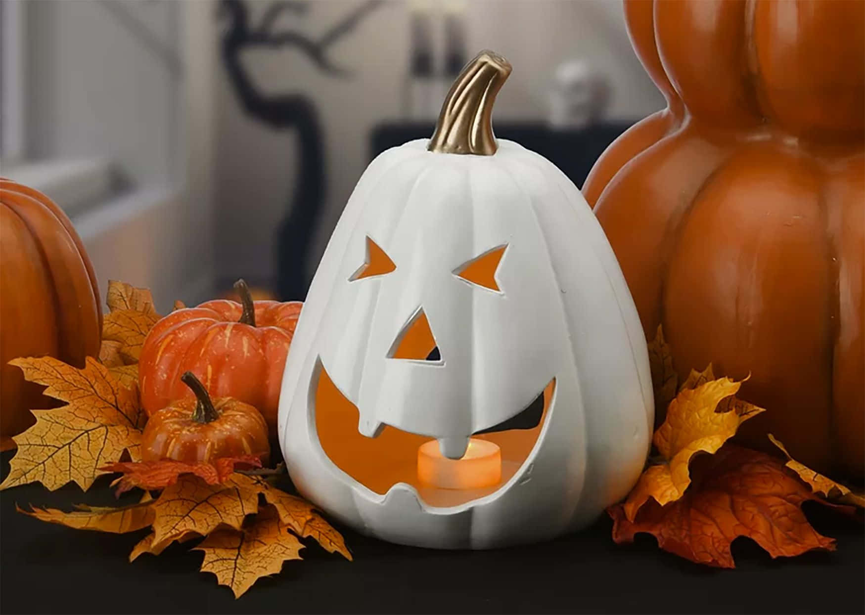 Background ng mga Pumpkin para sa Halloween na May Puting Mukha Wallpaper