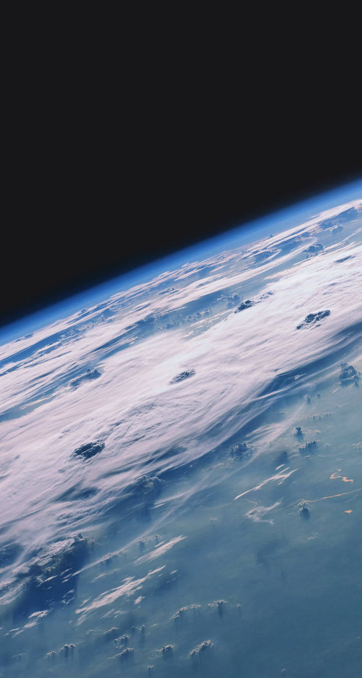 Bagyo mula sa Space ng NASA iPhone Wallpaper