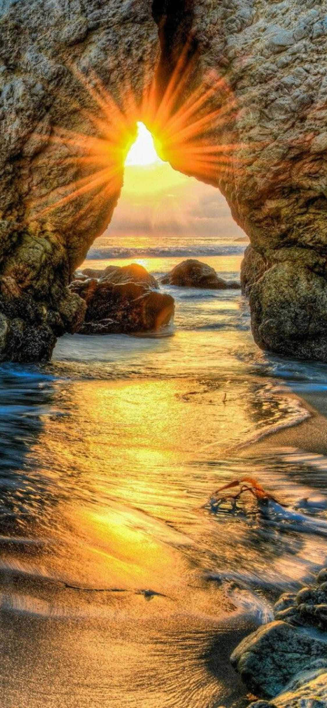 Beachin' Ang Magandang Buhay kasama ang iPhone Xs Malibu Wallpaper