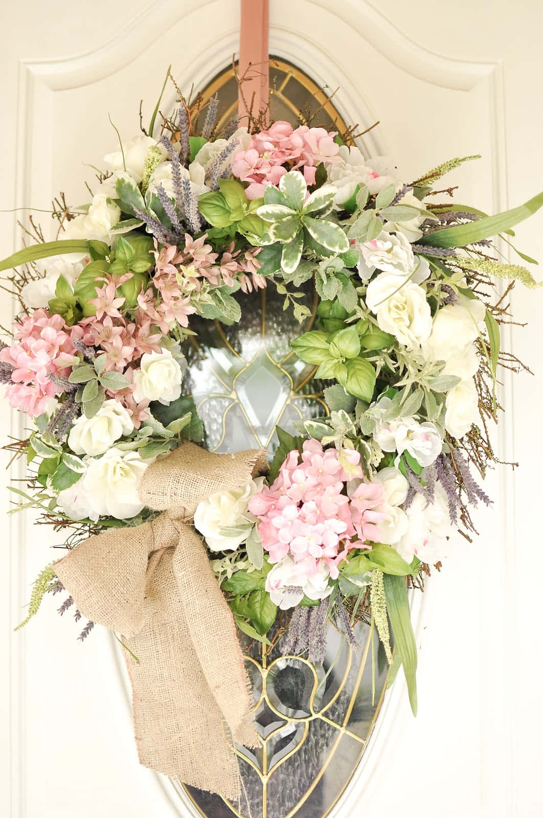 Maganda at Makulay na Handmade Spring Wreath Wallpaper