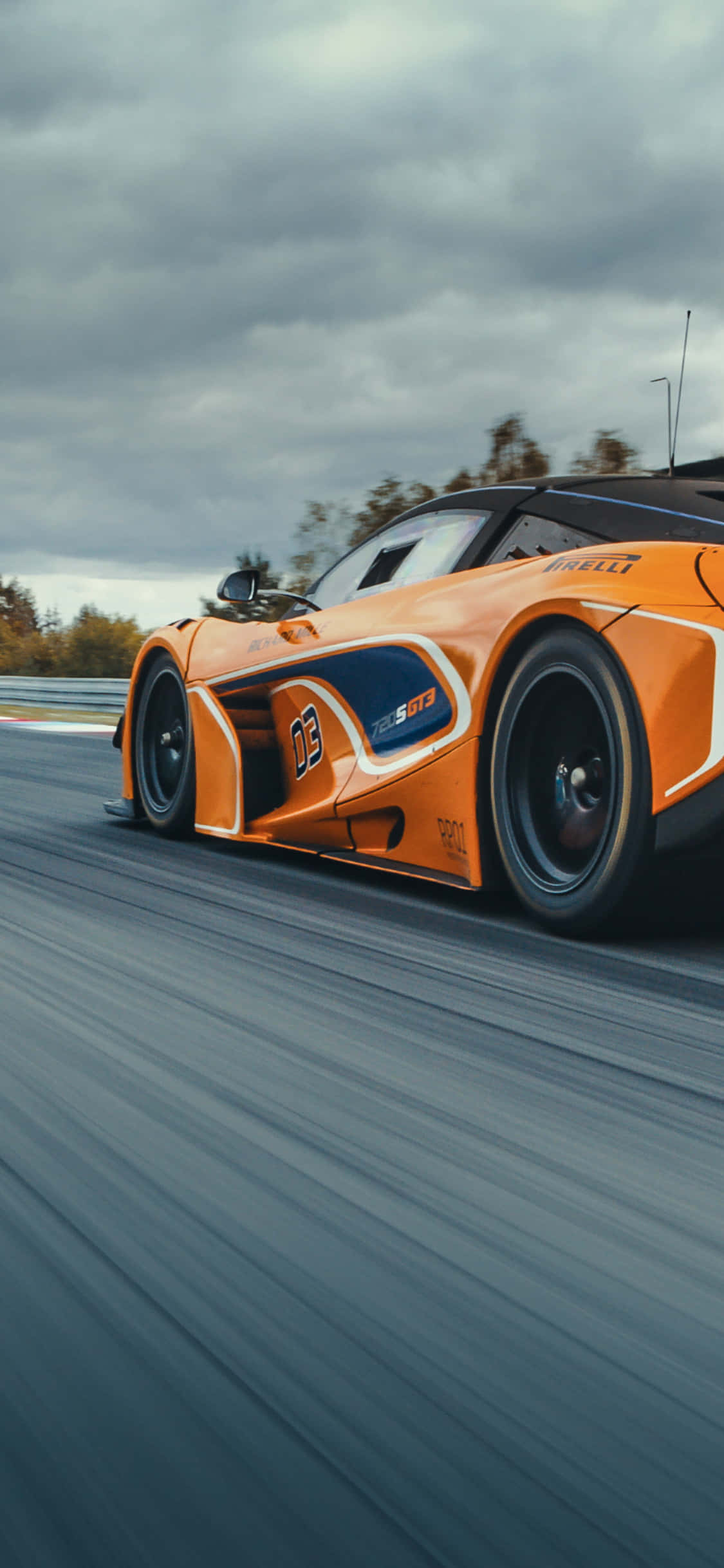 Bilis at Estilo Nagkikita - ang iPhone Xs at Mclaren 720s Wallpaper
