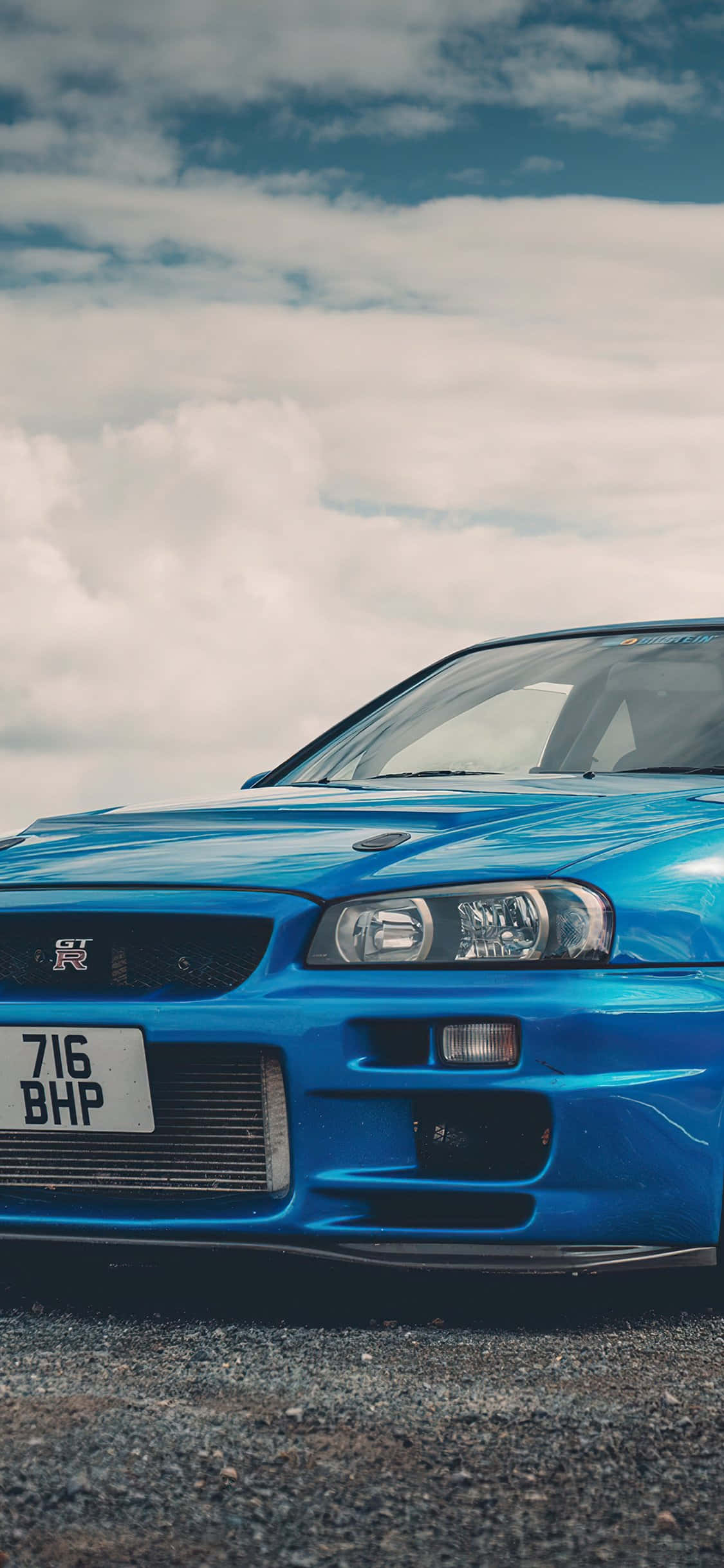 "Bilis, puwersa, at elegansa lahat sa isa – Ang Nissan Skyline" Wallpaper
